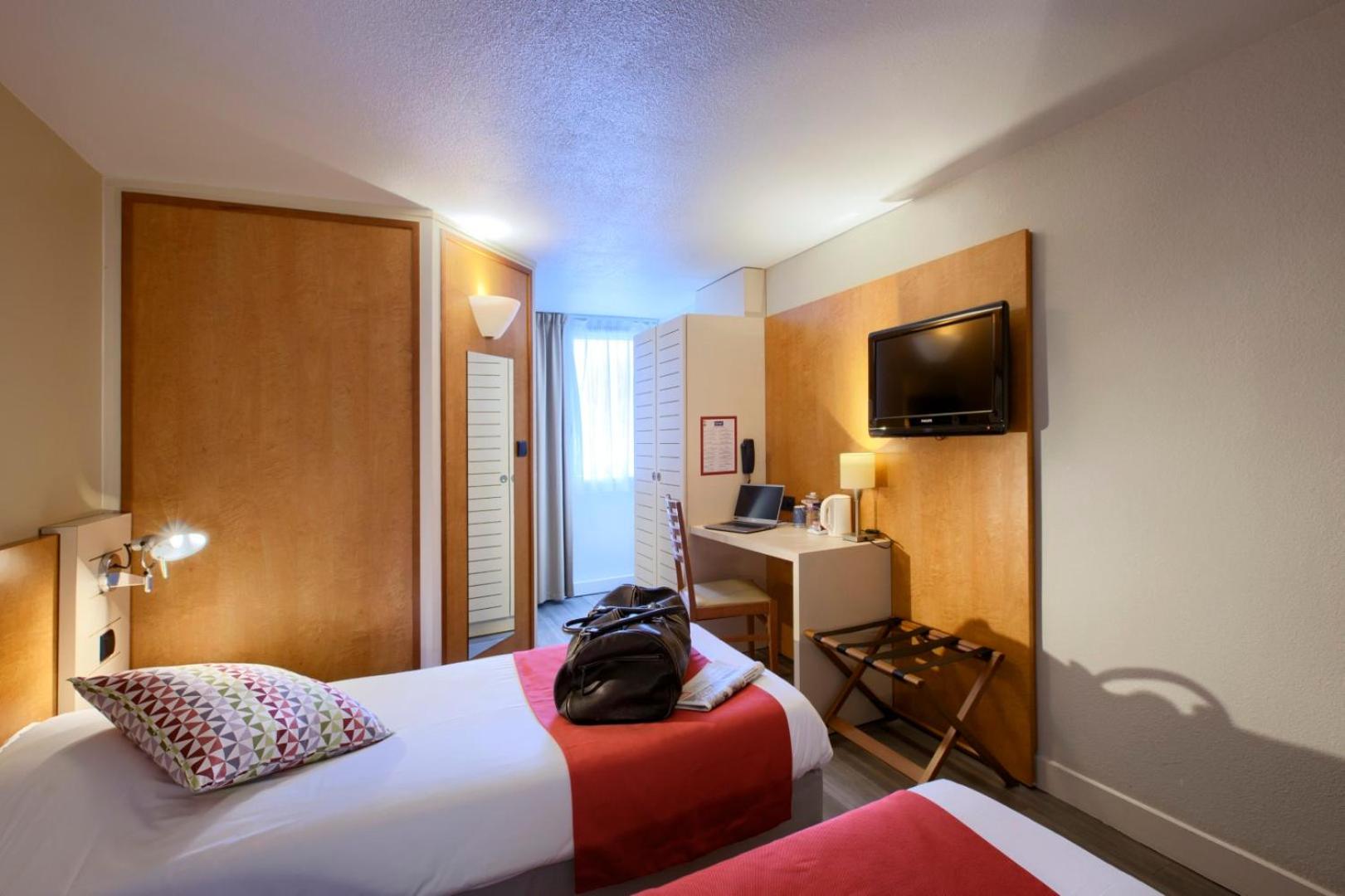 Twin Room - Photo 3