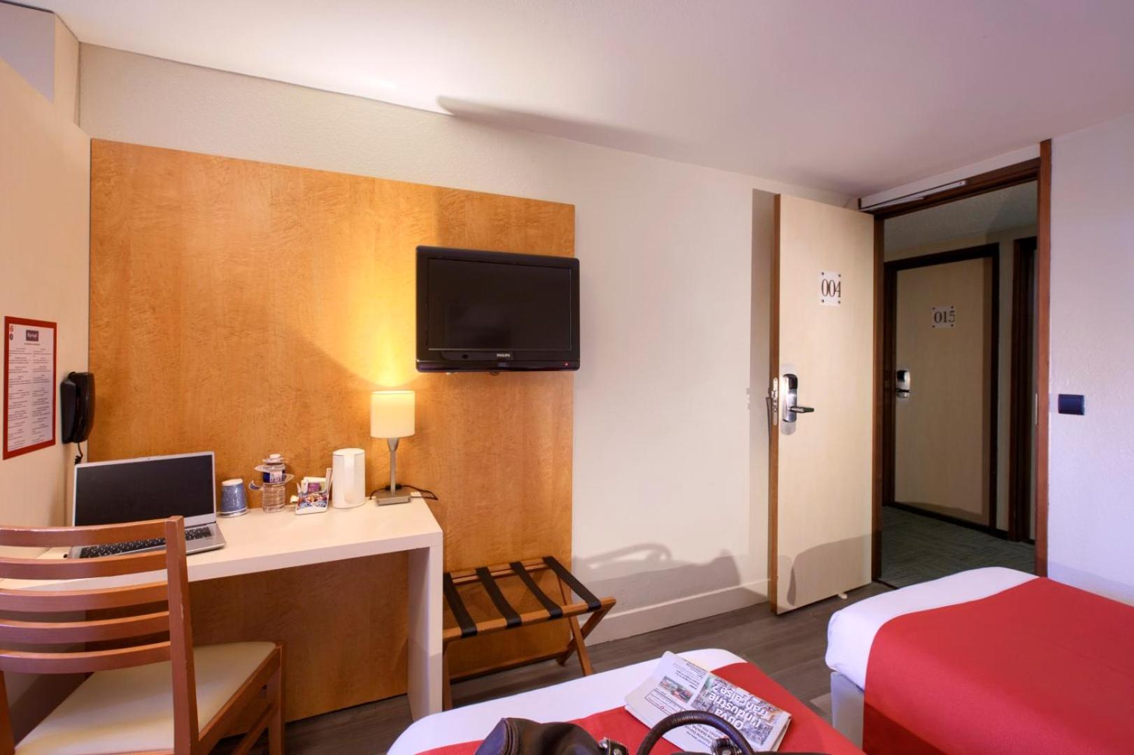 Twin Room - Photo 2