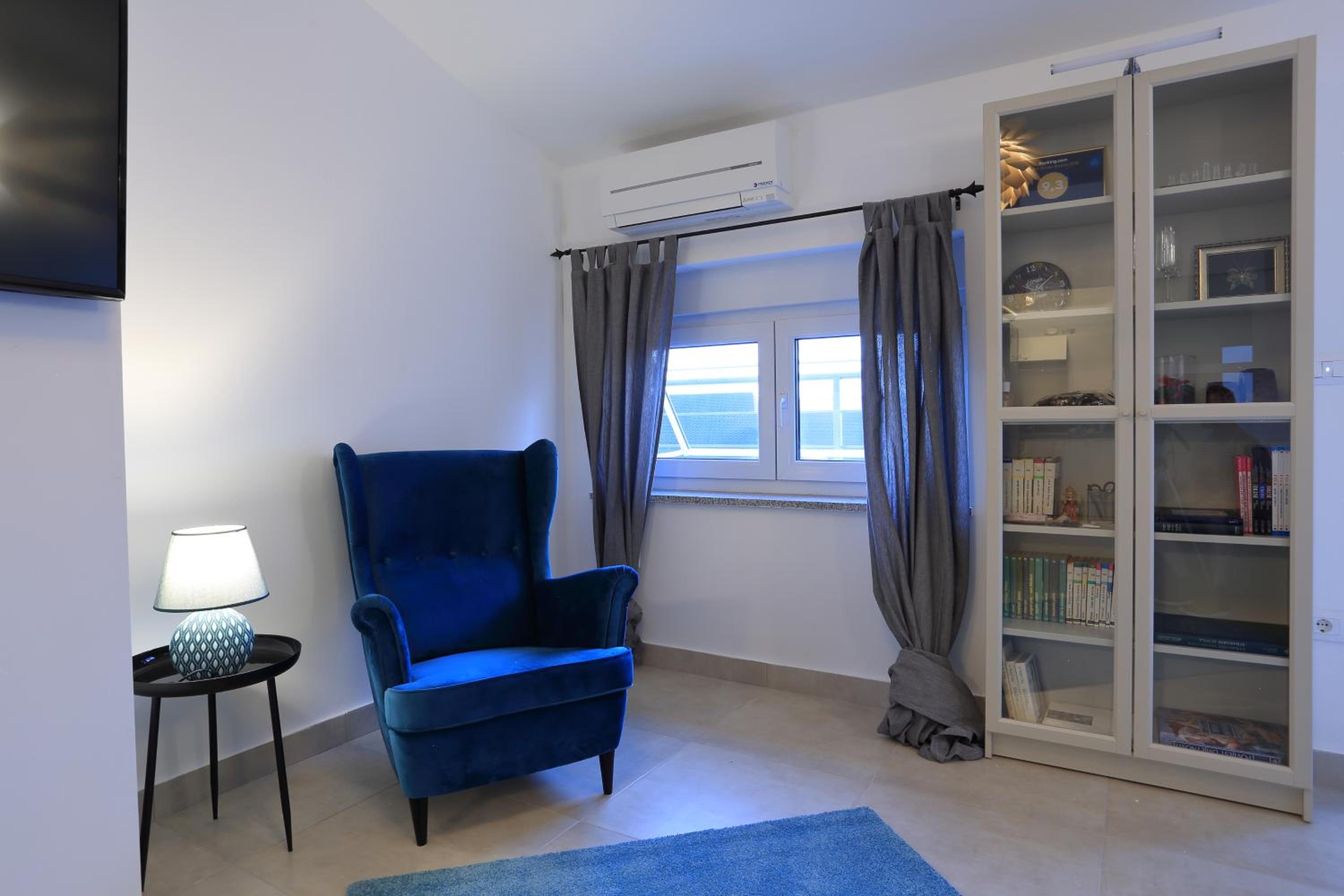 Apartment with Terrace and Sea View