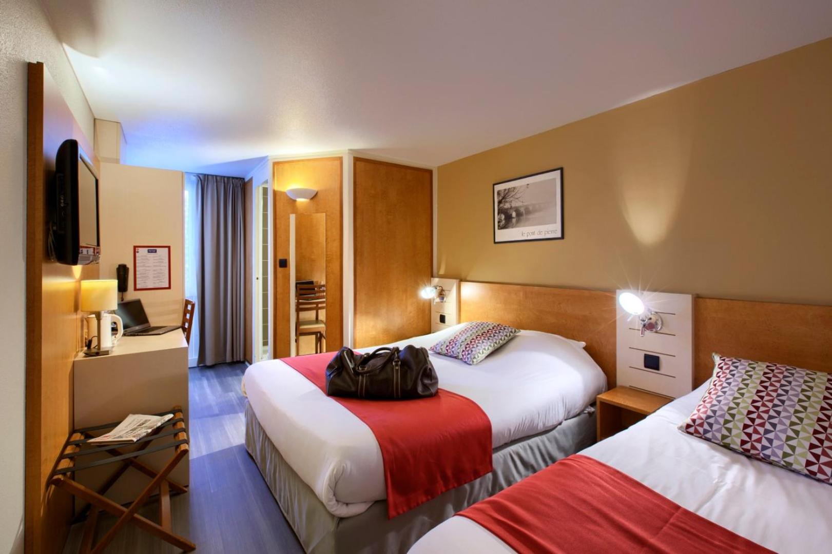 Triple Room (1 Double Bed + 1 Single Bed) - Photo 1
