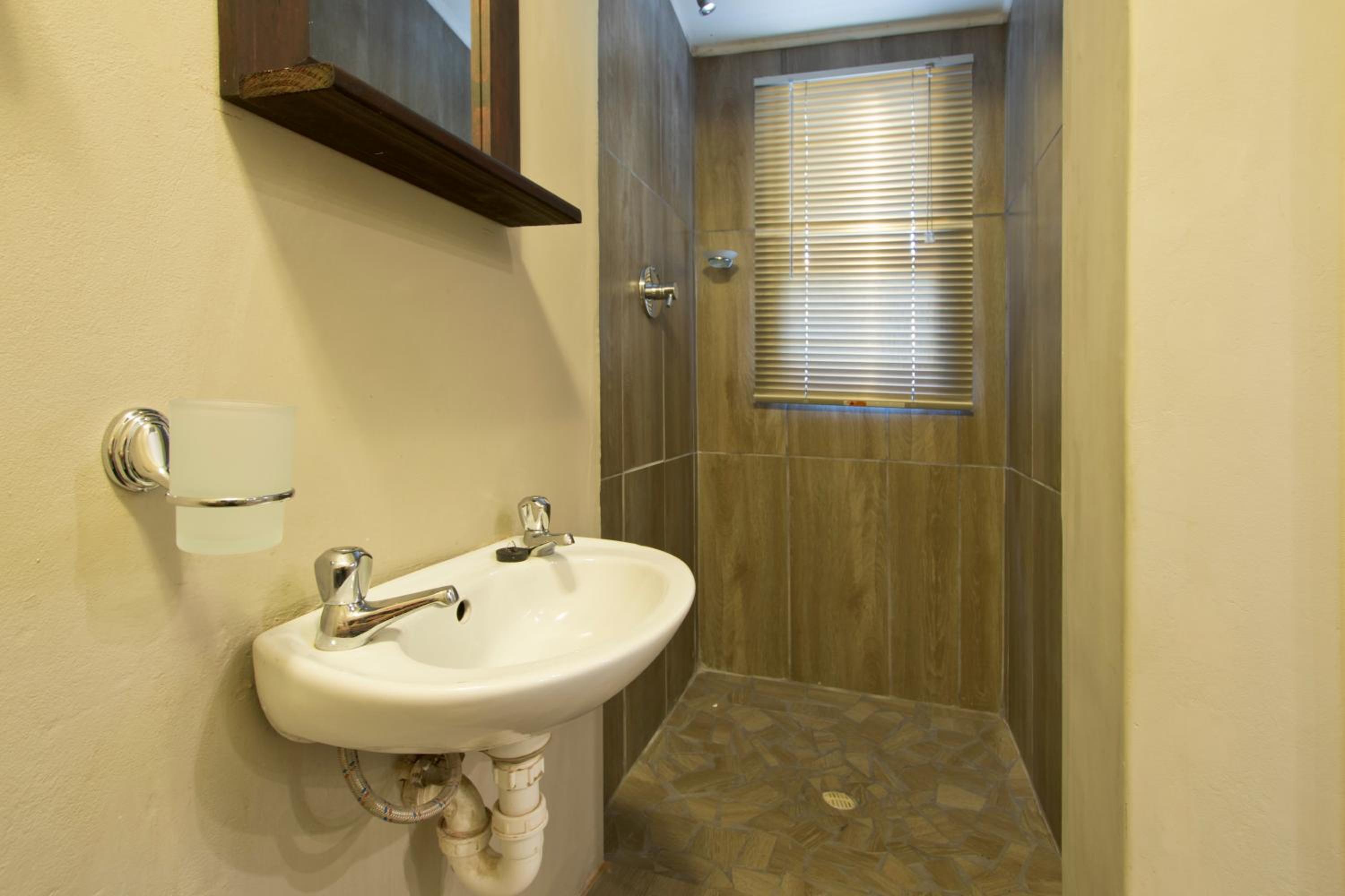 Twin Room - Photo 14