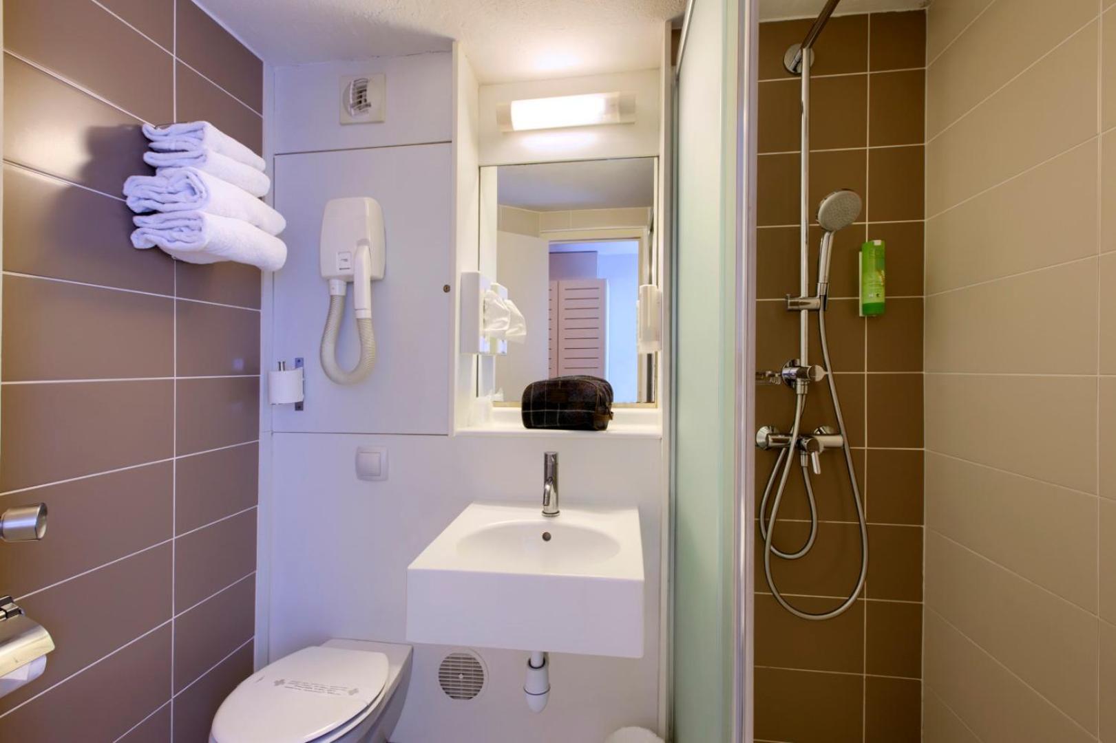 Double Room - Photo 6