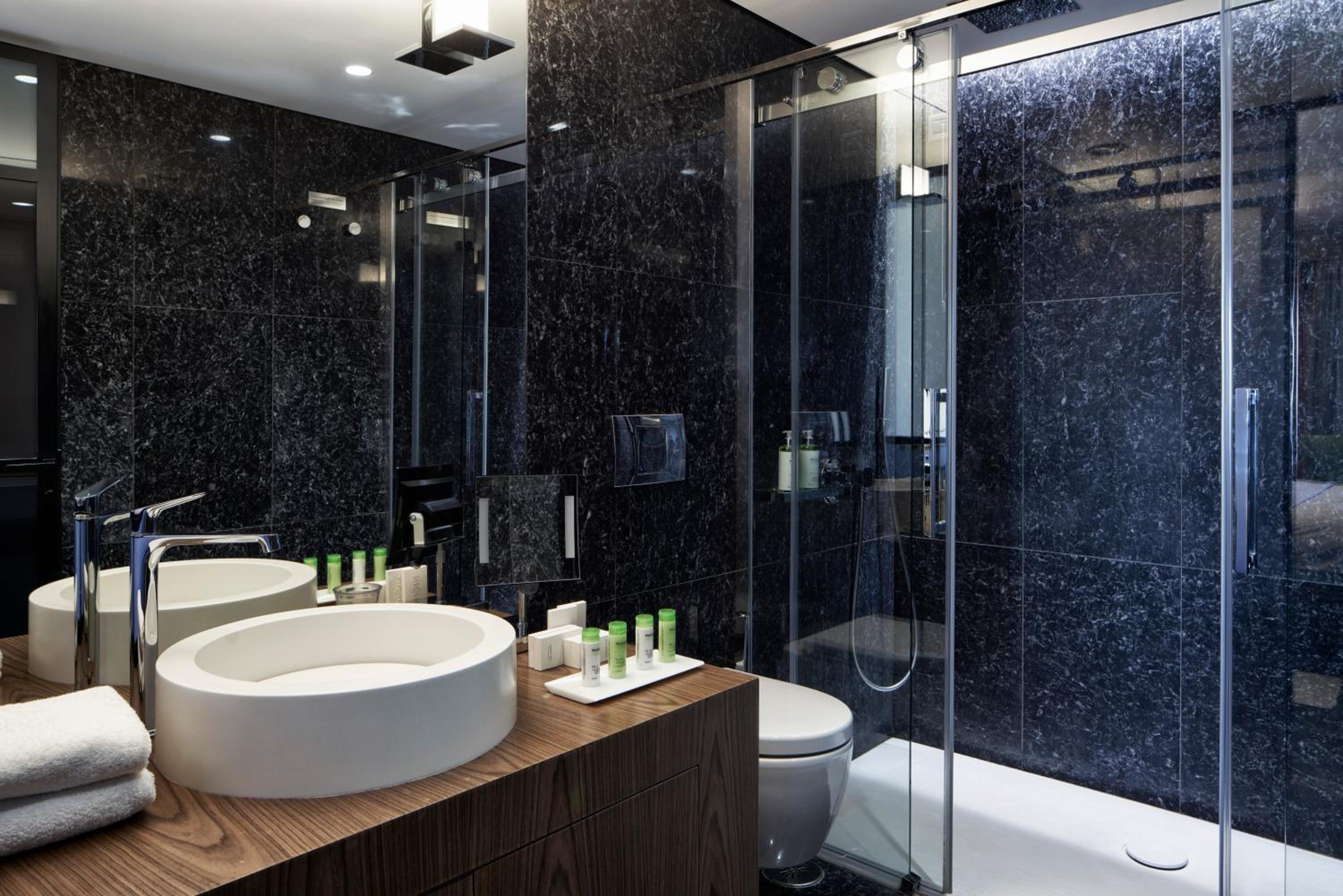 Superior Deluxe Suite photo 3