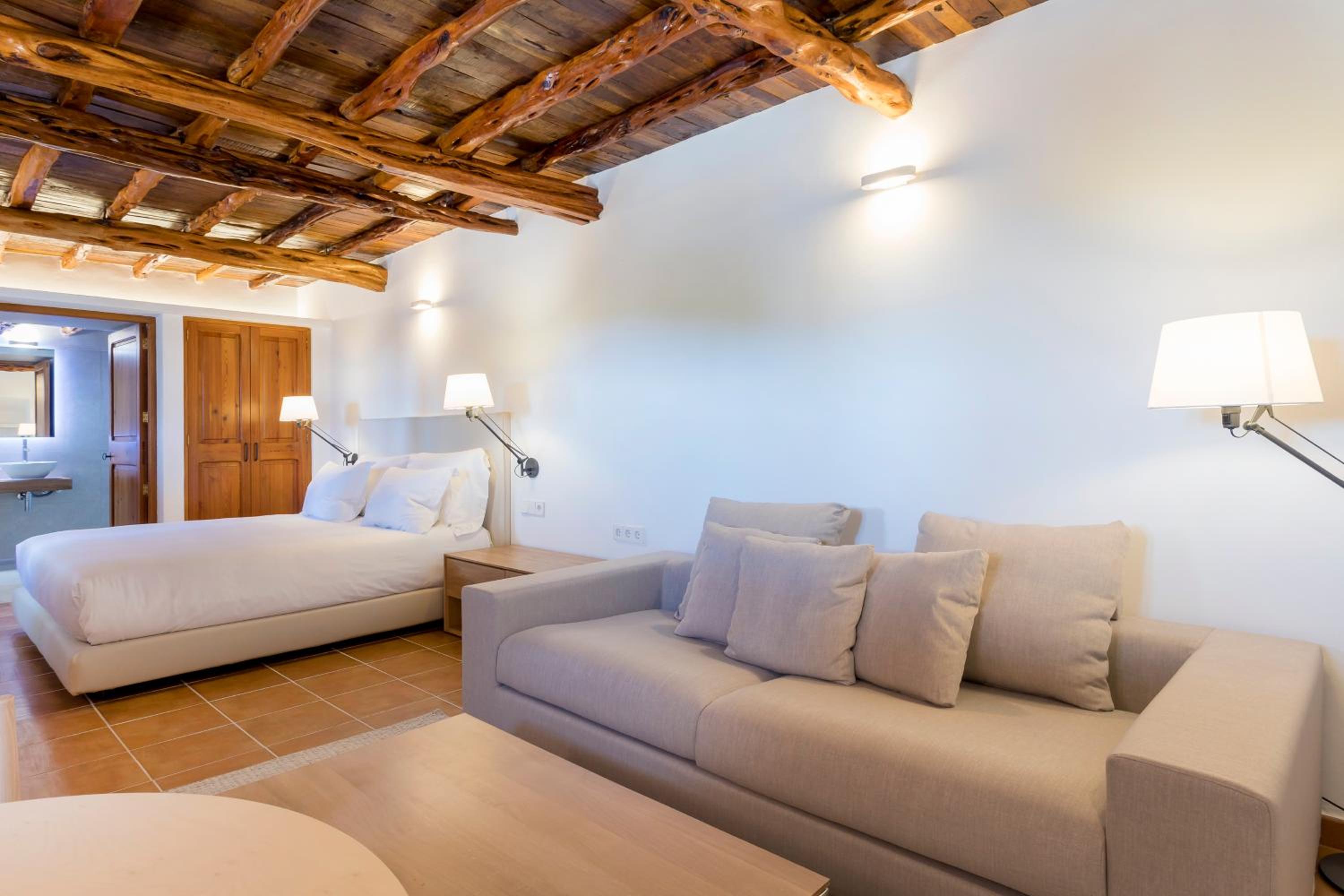 Deluxe Triple Room photo 2