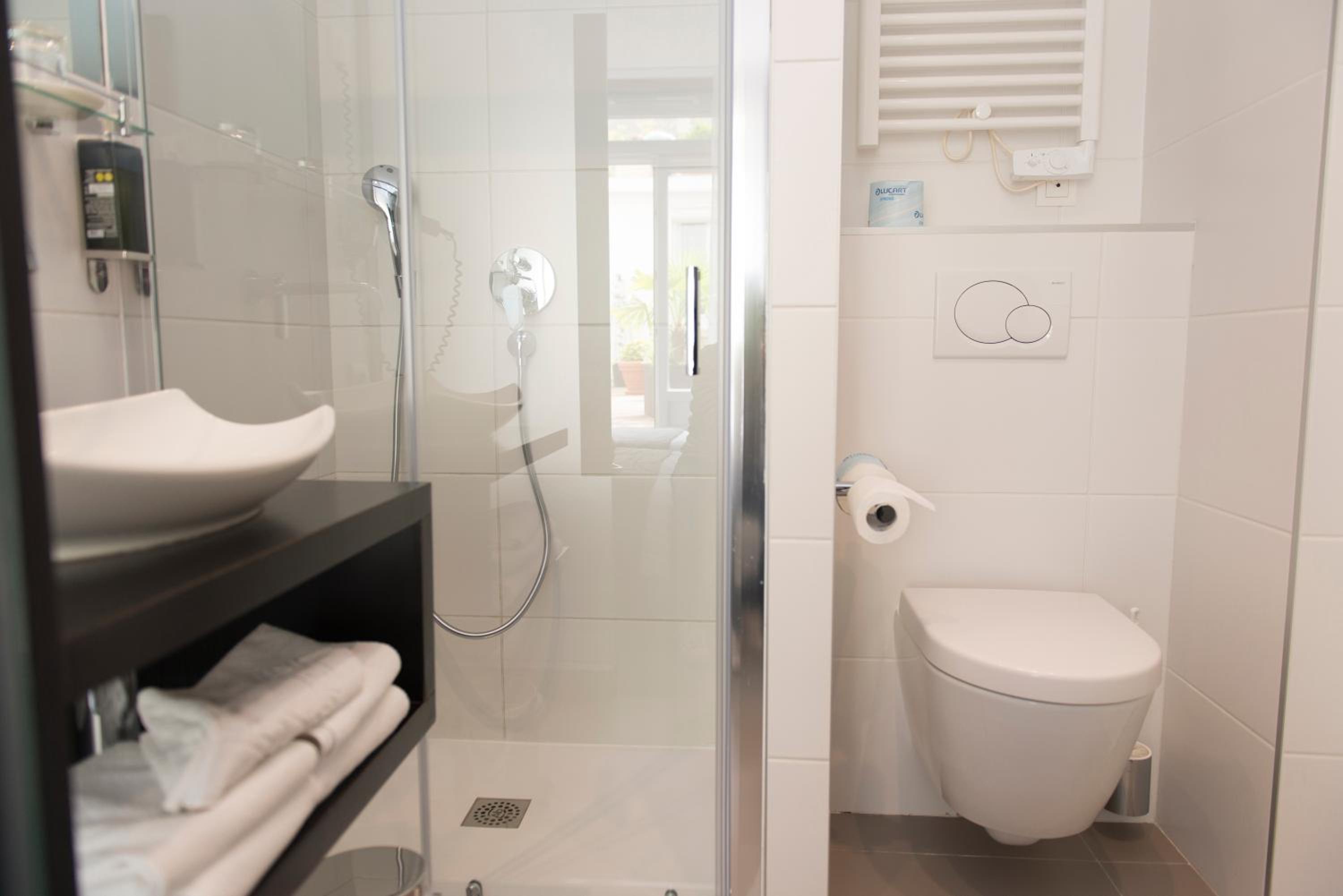 Standard Double Room - Photo 3