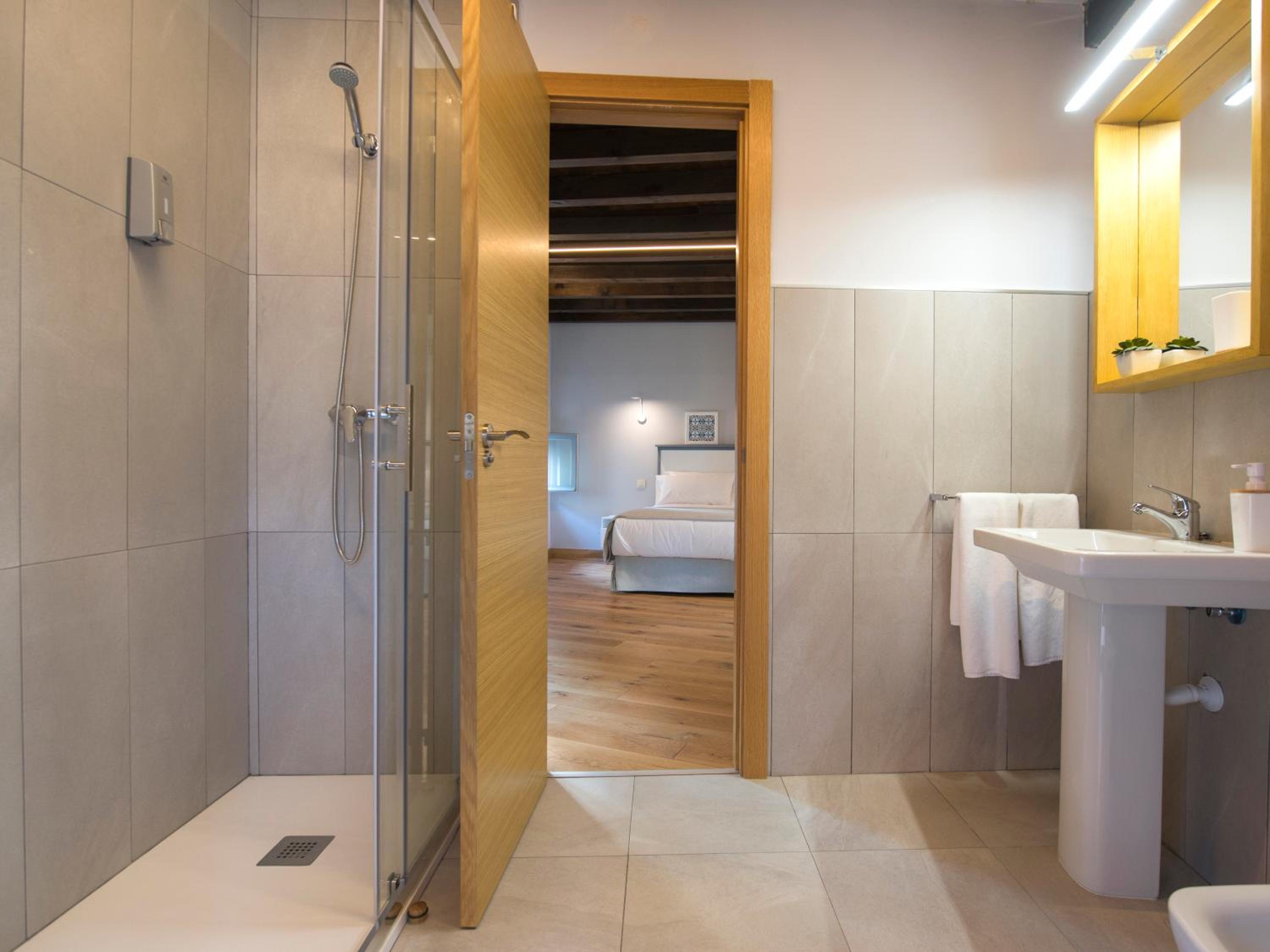 One-Bedroom Apartment - Photo 3
