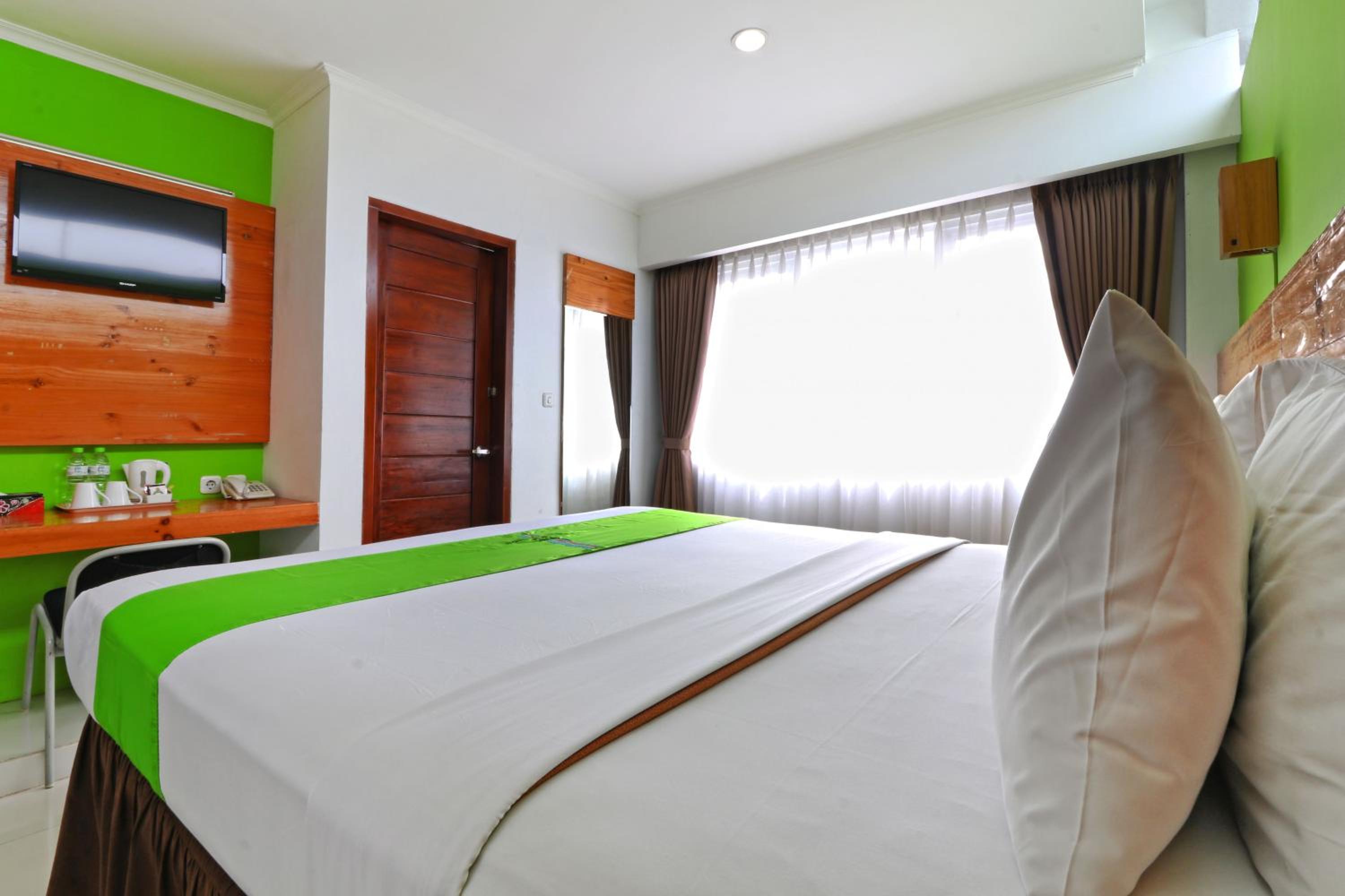 Deluxe King Room - Photo 4