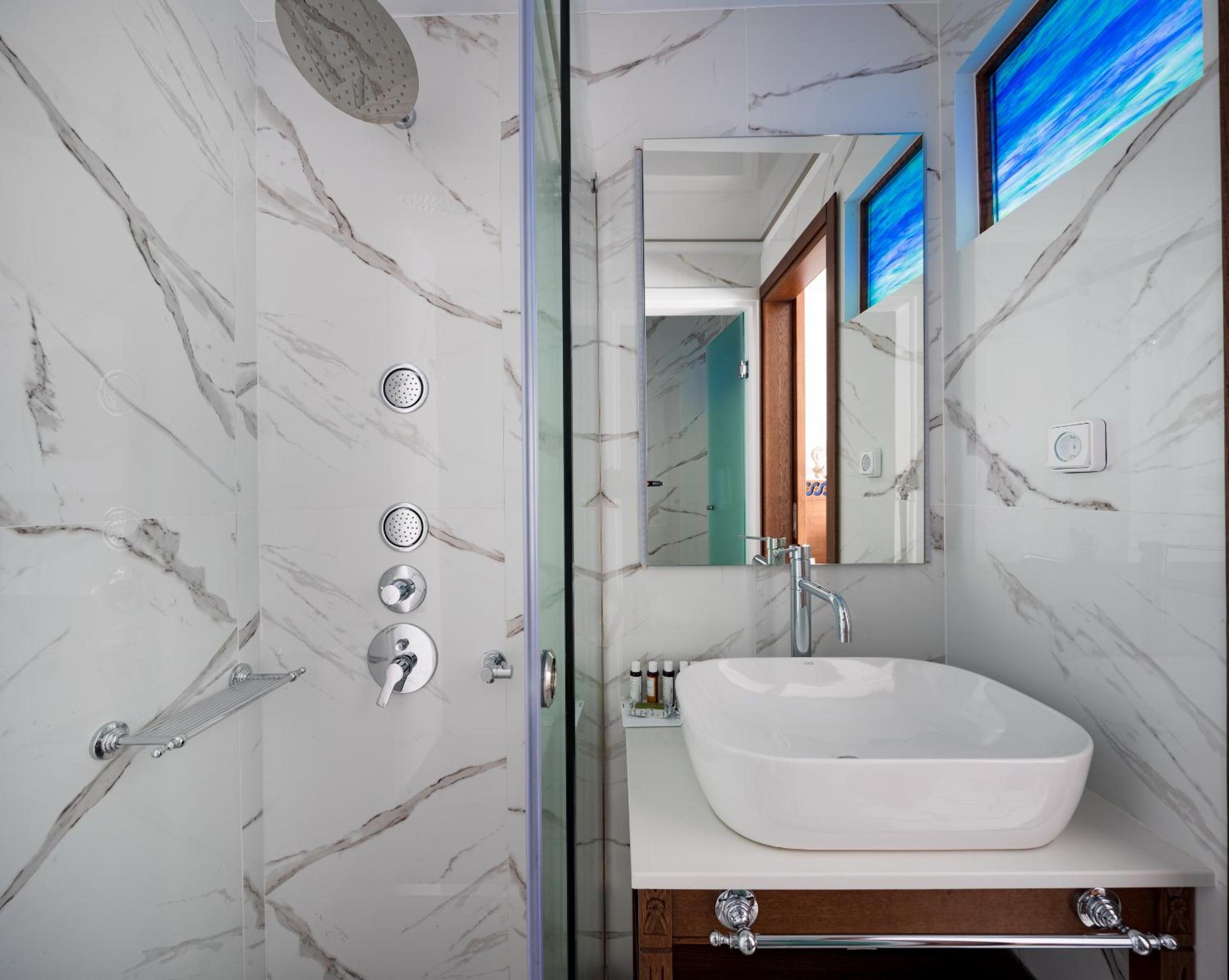 Suite with Terrace - Photo 11