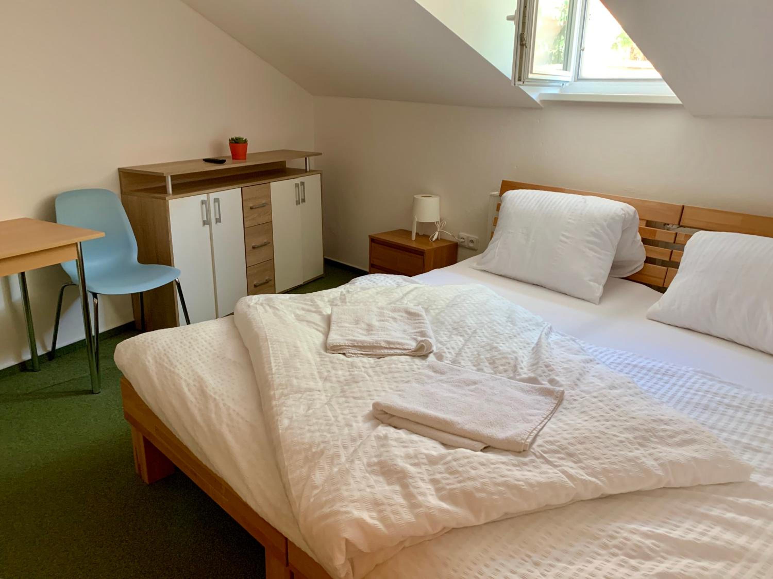 Standard Twin Room - Photo 2