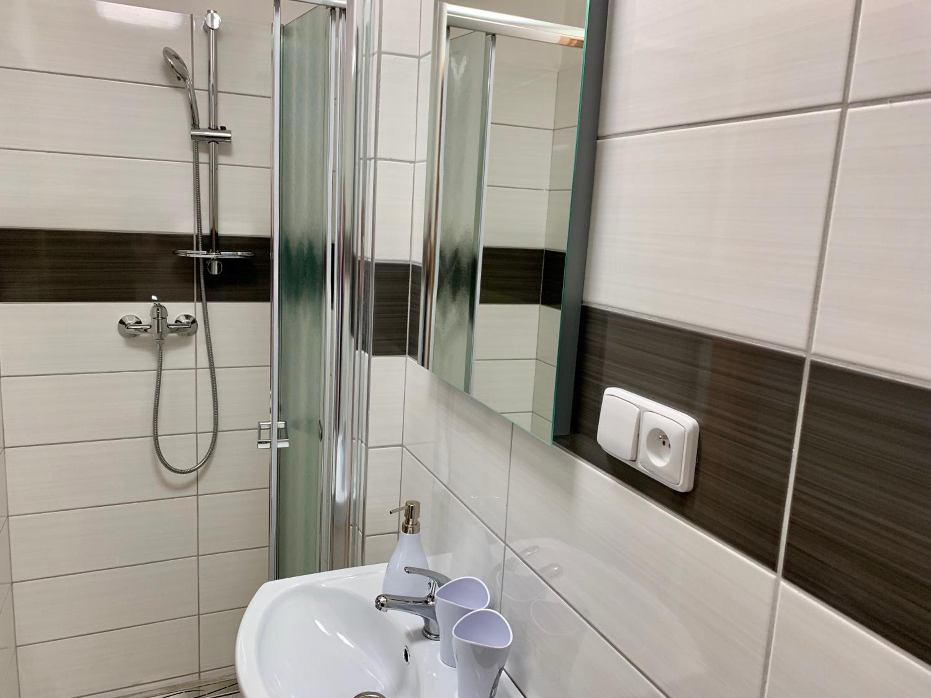 Standard Twin Room - Photo 5