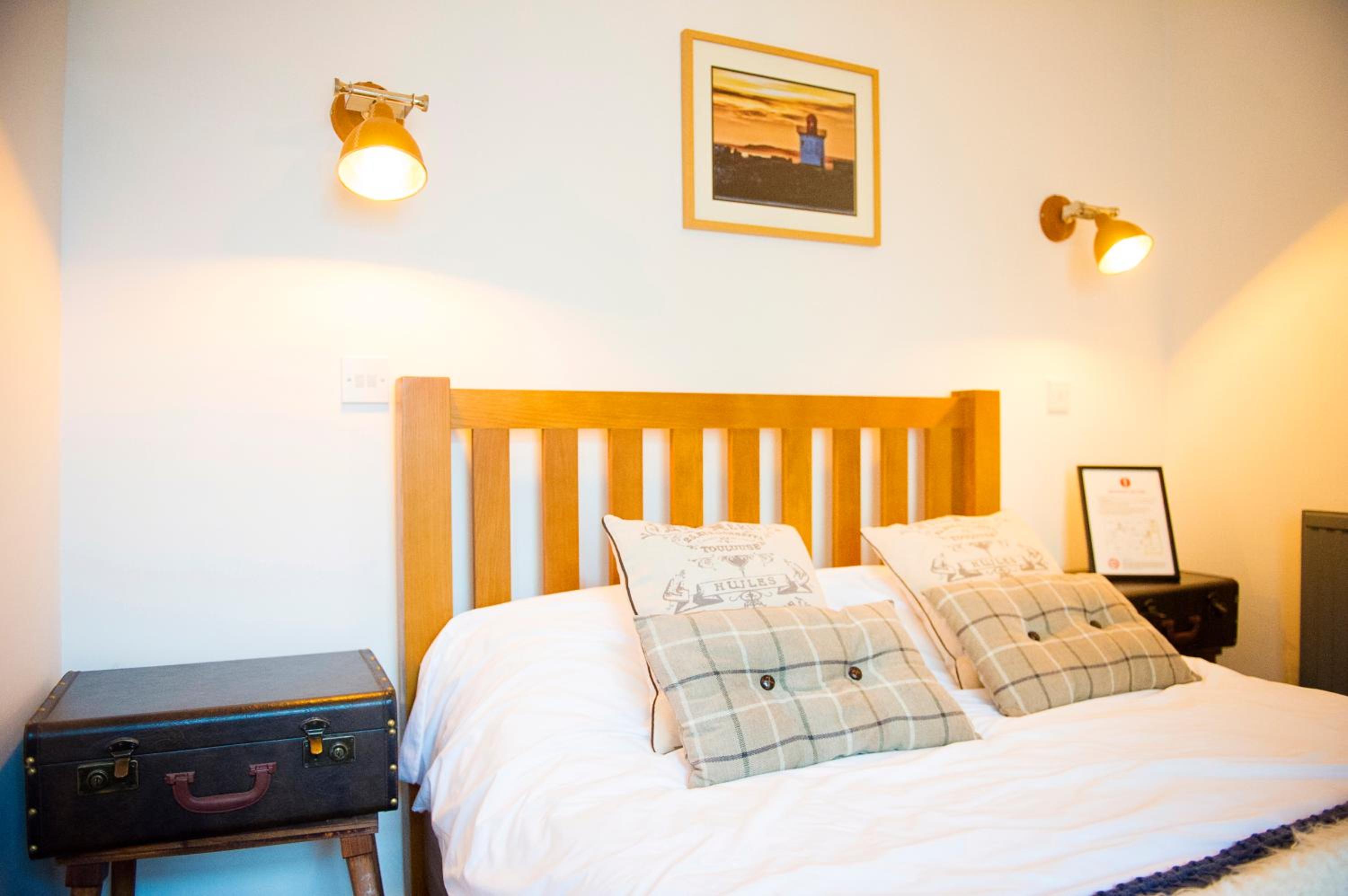 Small Double Room with External Private Bathroom photo 1