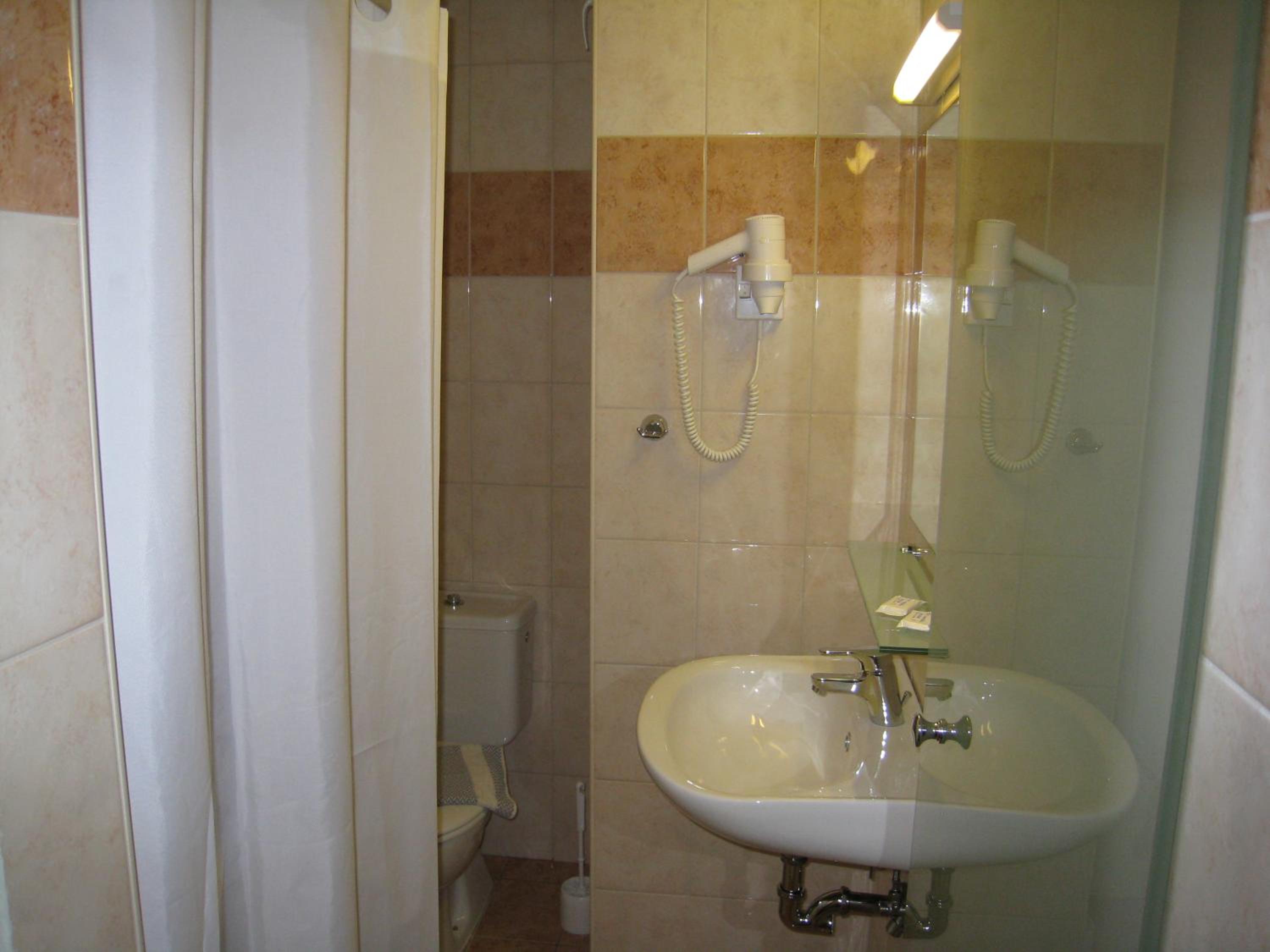 Budget Twin Room photo 2