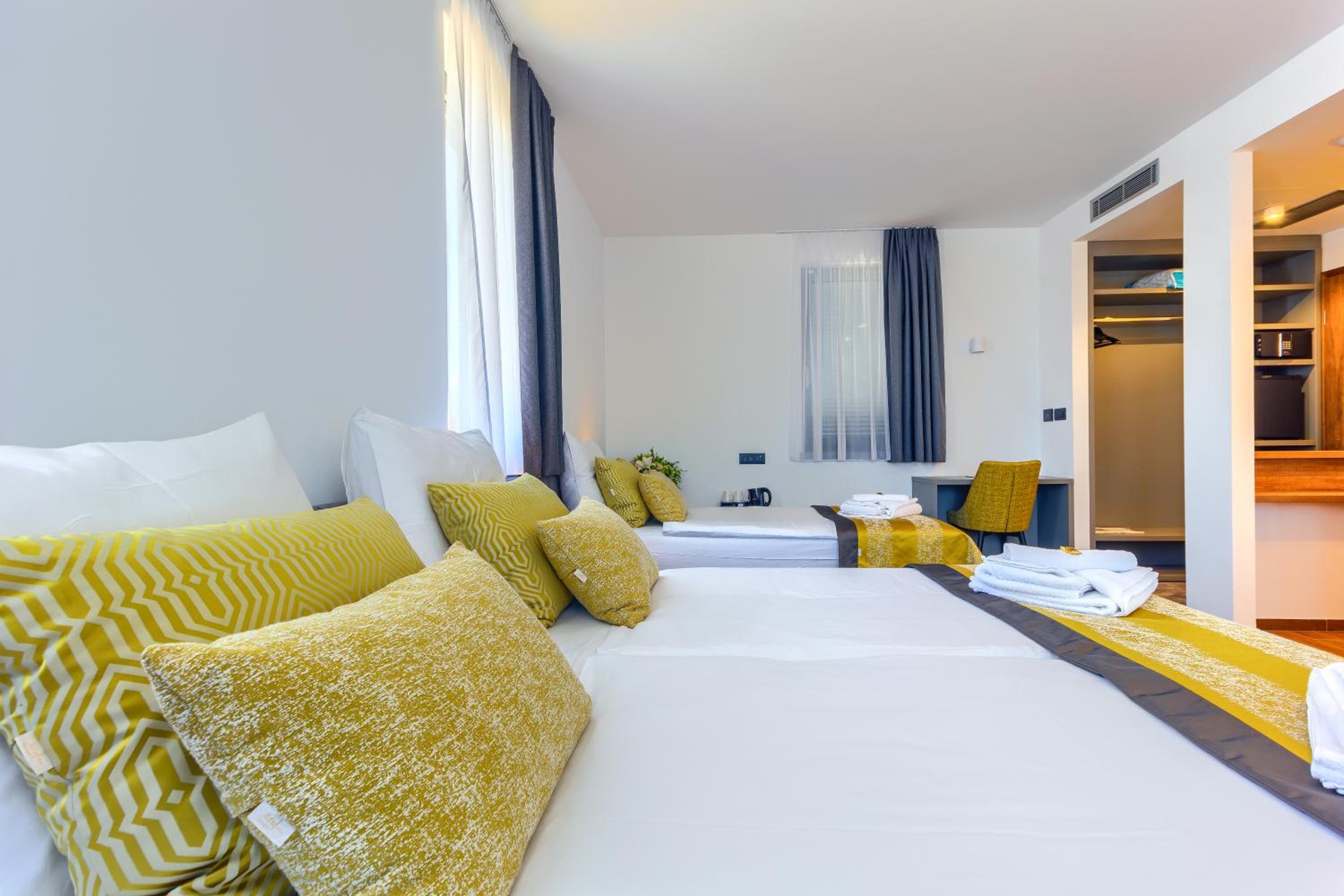 Triple Room with Balcony photo 3