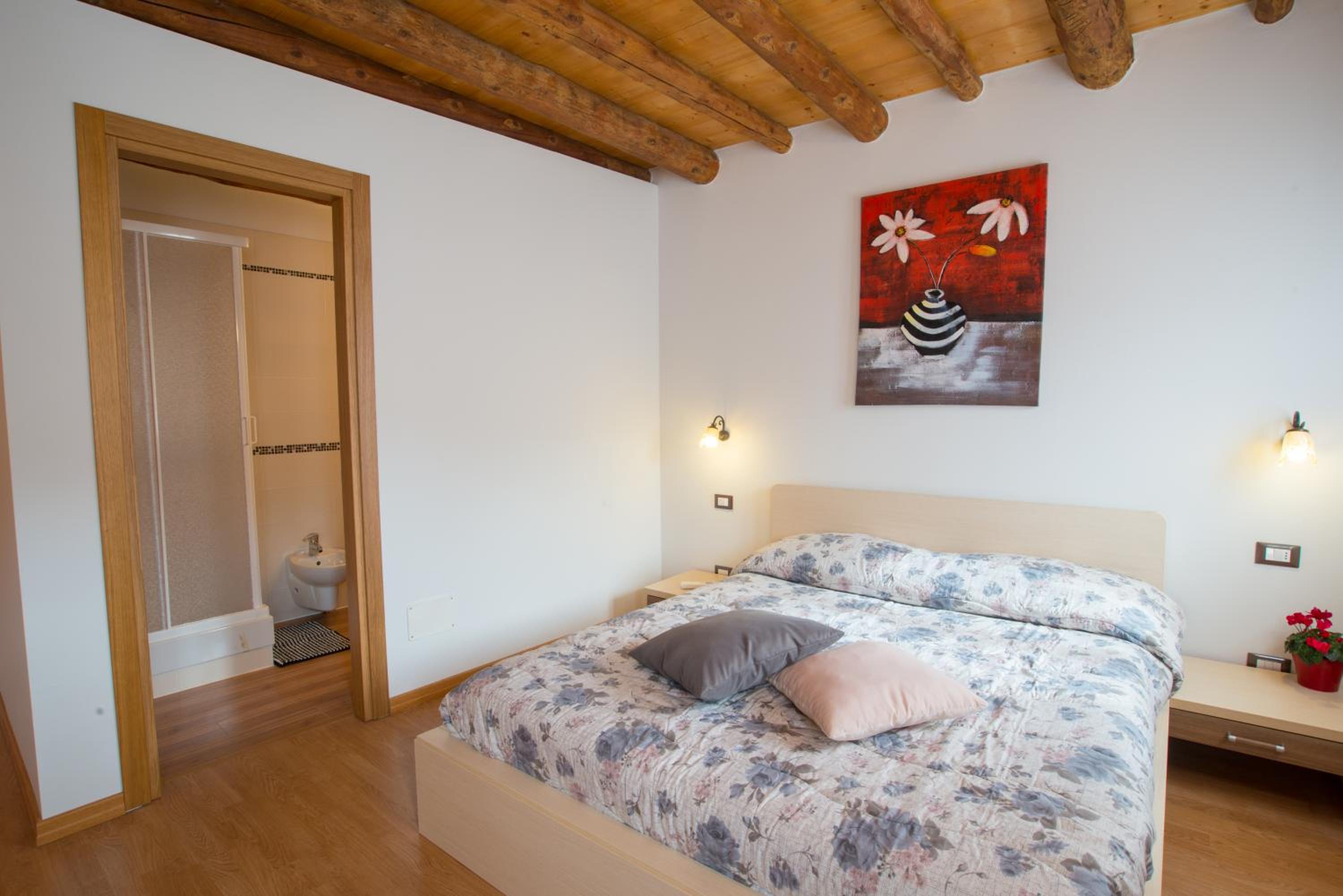 Deluxe Room (2 Adults + 1 Child) photo 2