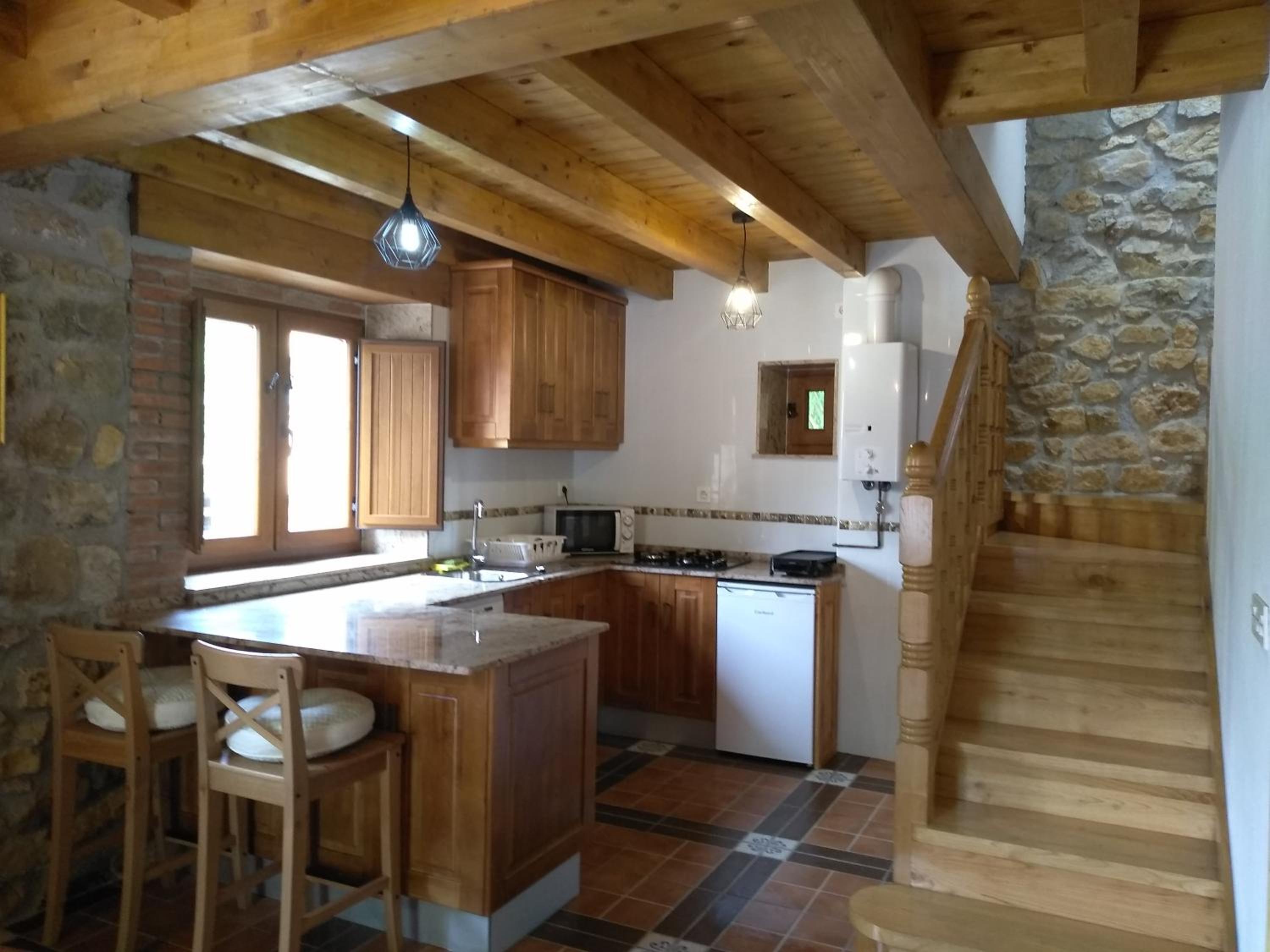 Two-Bedroom House - Photo 2