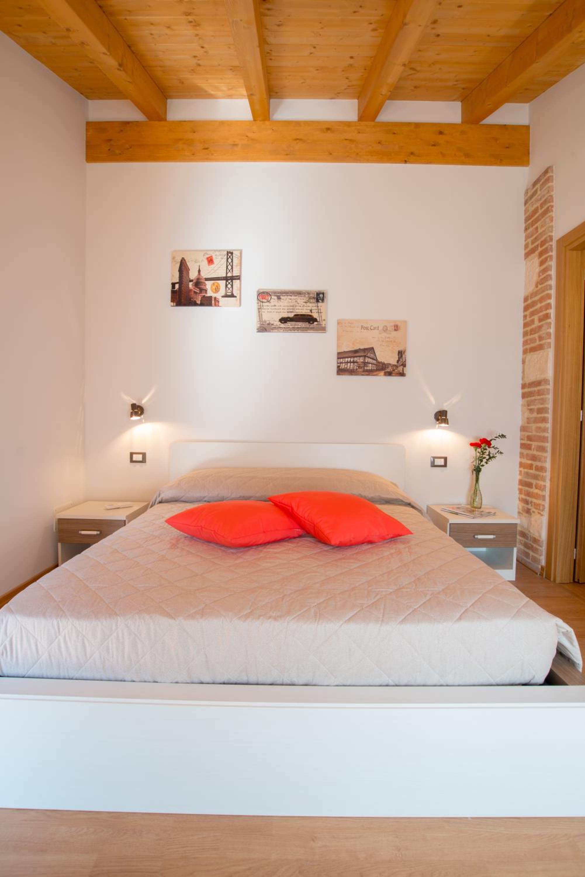 Double Room with Private Bathroom photo 1