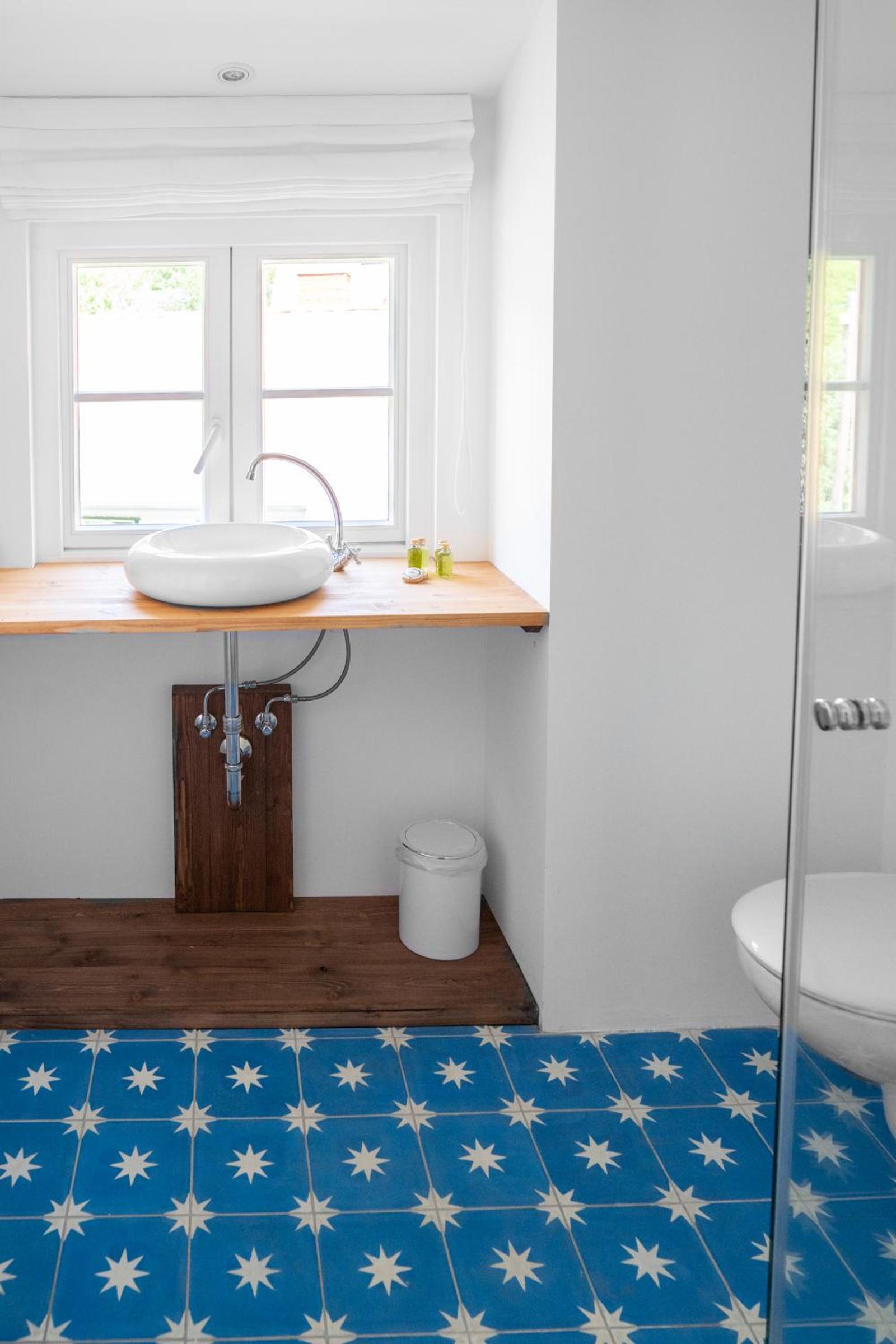 Small Double Room - Photo 8