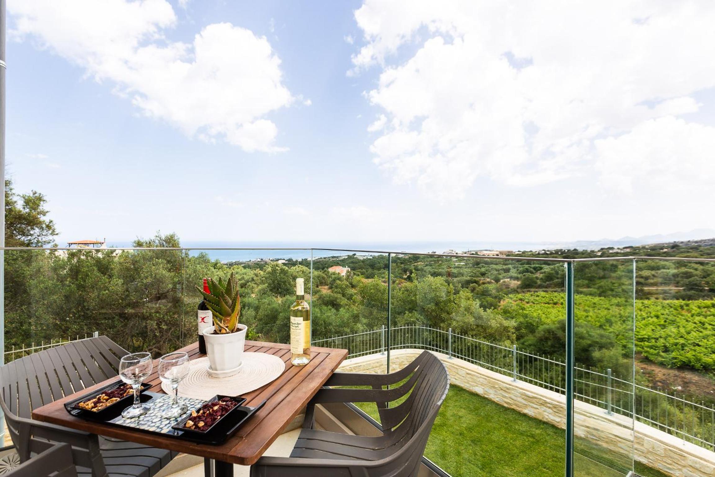 One-Bedroom Apartment with Sea View photo 3