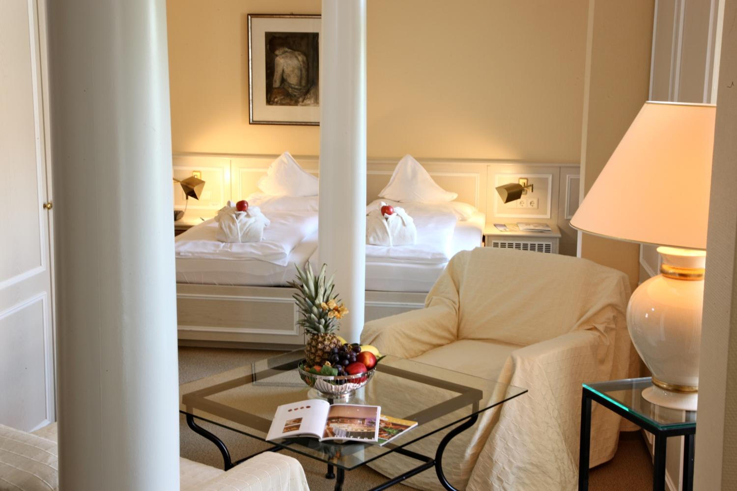 Suite - Photo 1