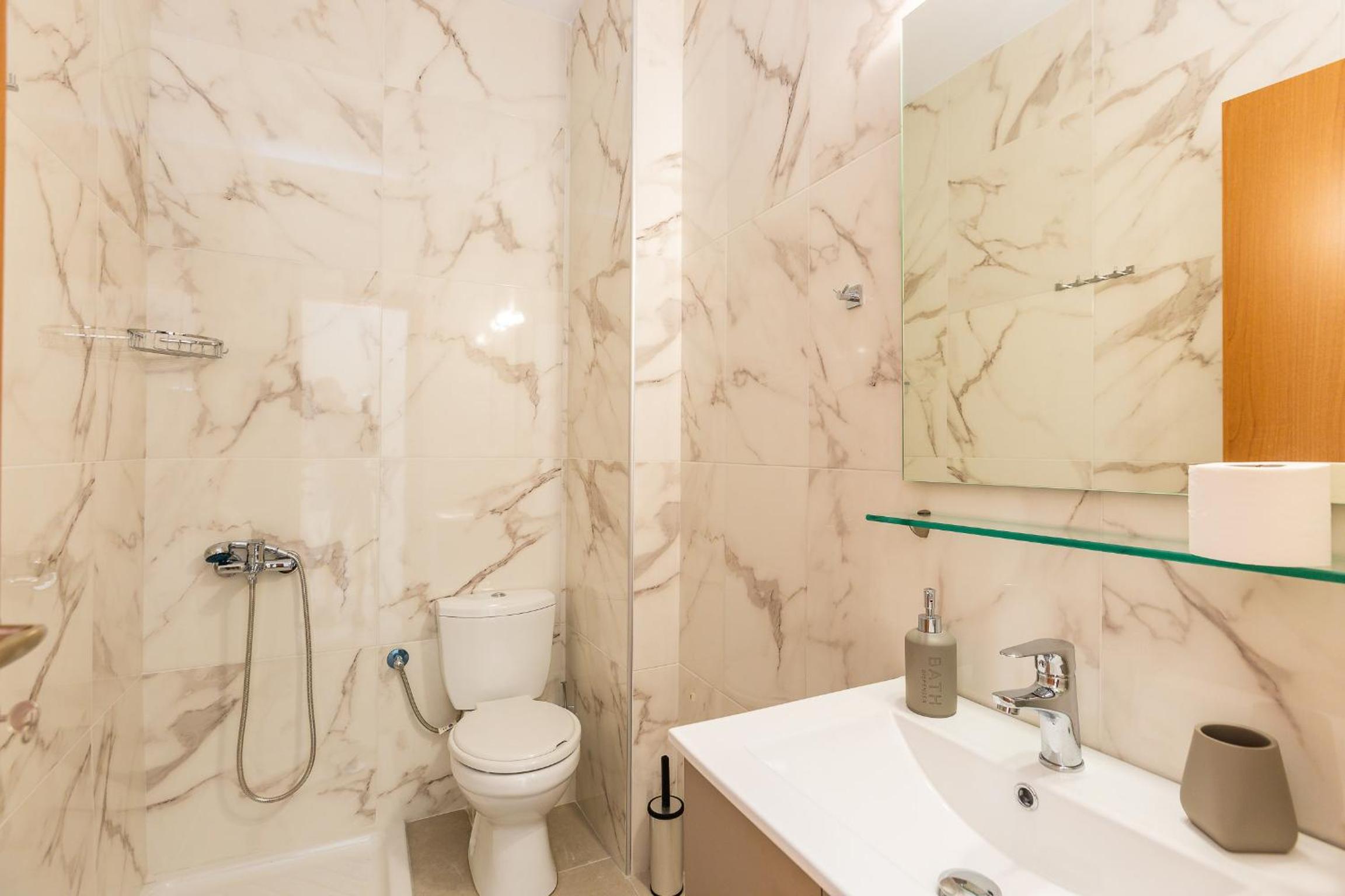 Superior One Bedroom Apartment with Sea View - Photo 9