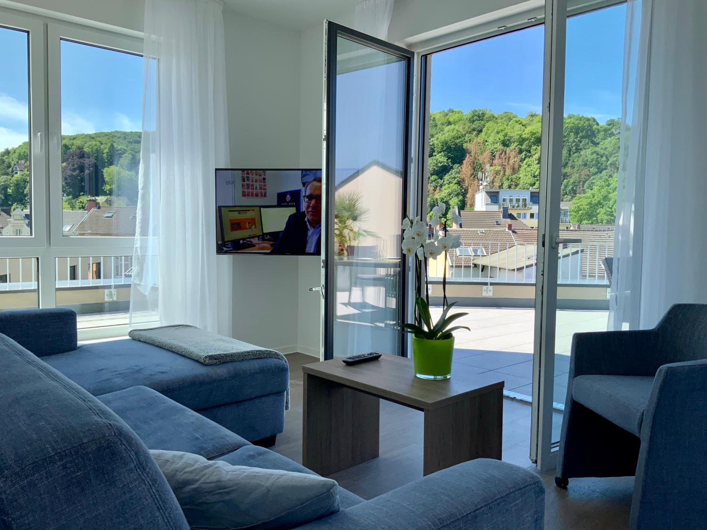 Apartment with Terrace - Photo 8