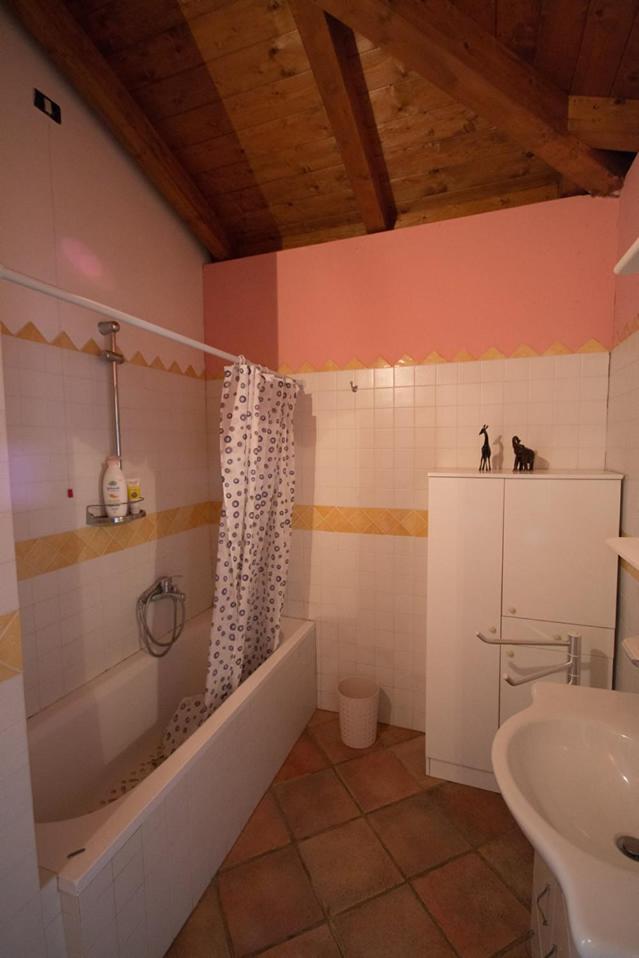 Queen Room photo 2