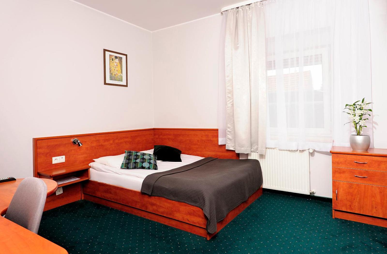 Double Room - Photo 3