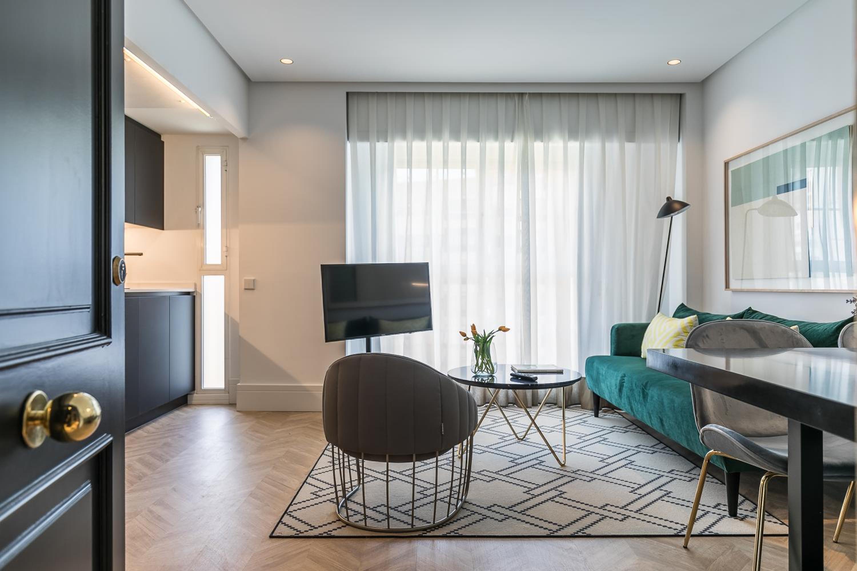 One-Bedroom Apartment - Photo 18