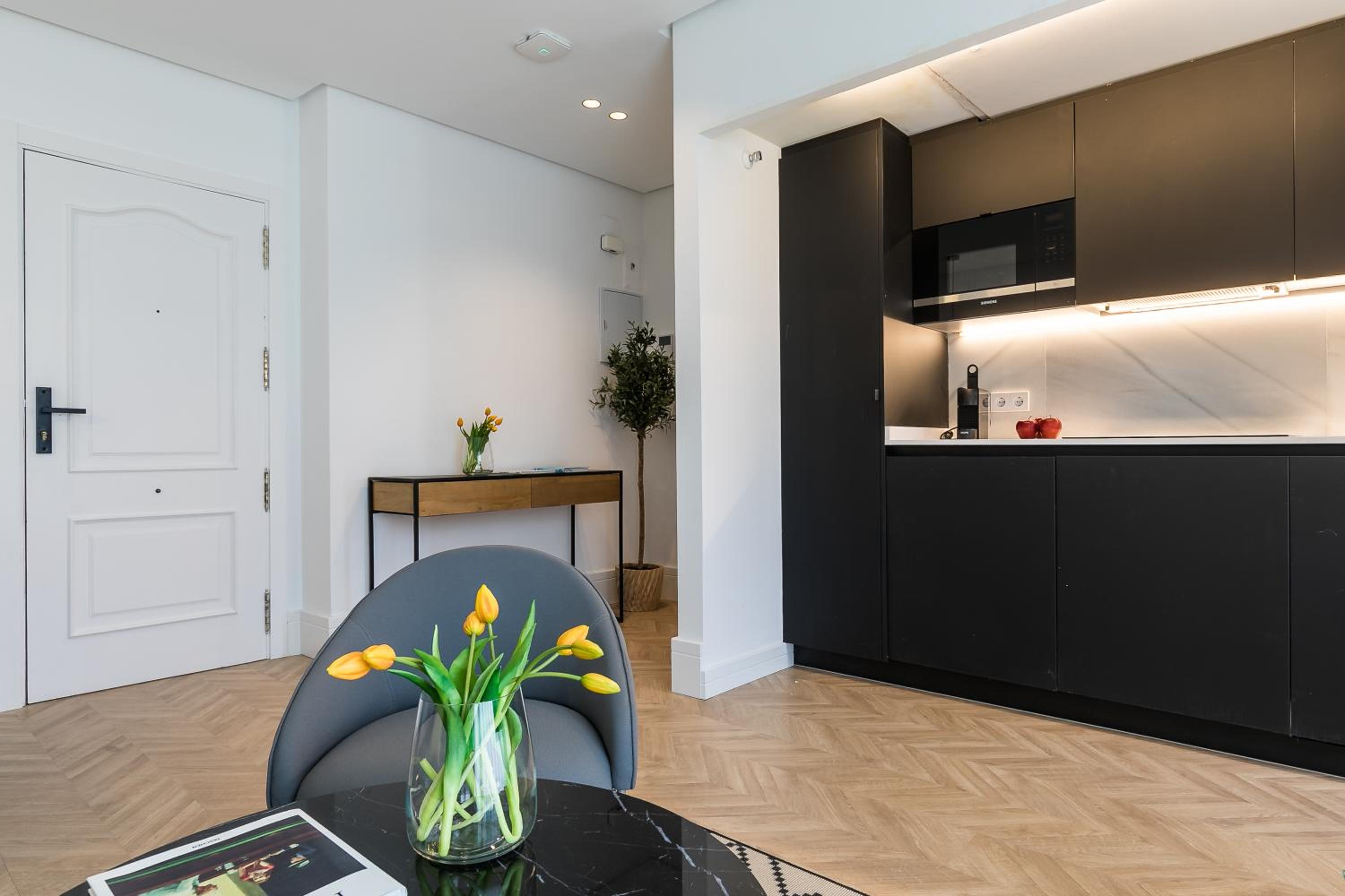 One-Bedroom Apartment - Photo 15