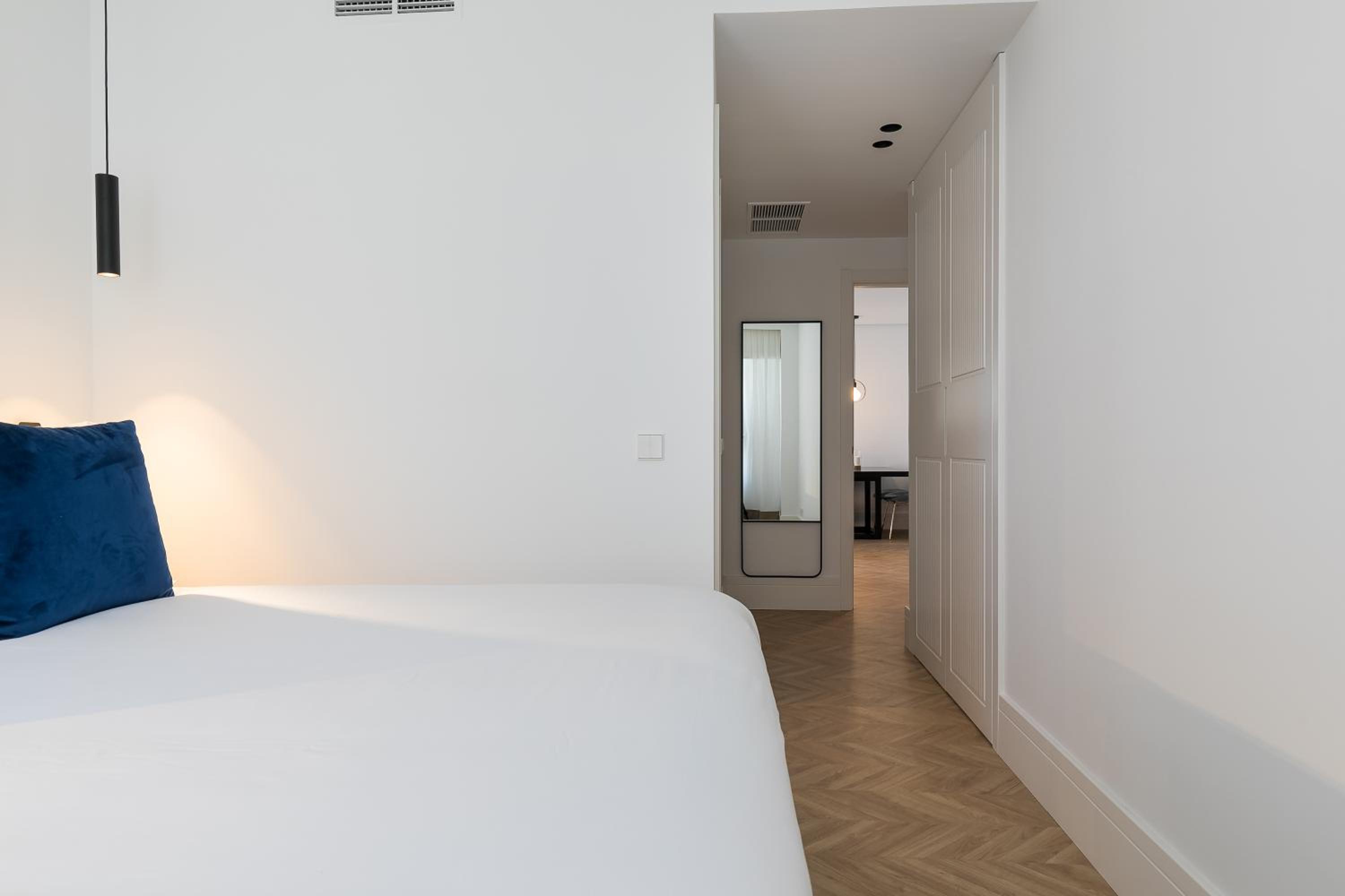 One-Bedroom Apartment - Photo 7