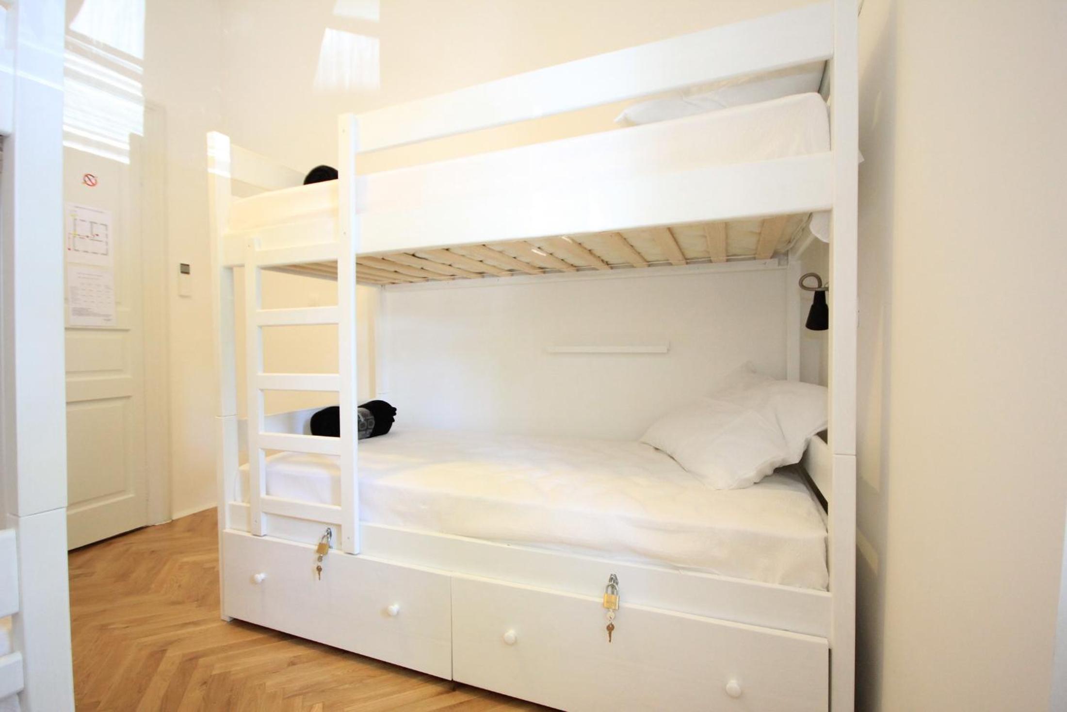 Single Bed in 4-Bed Dormitory Room with Shared Bathroom