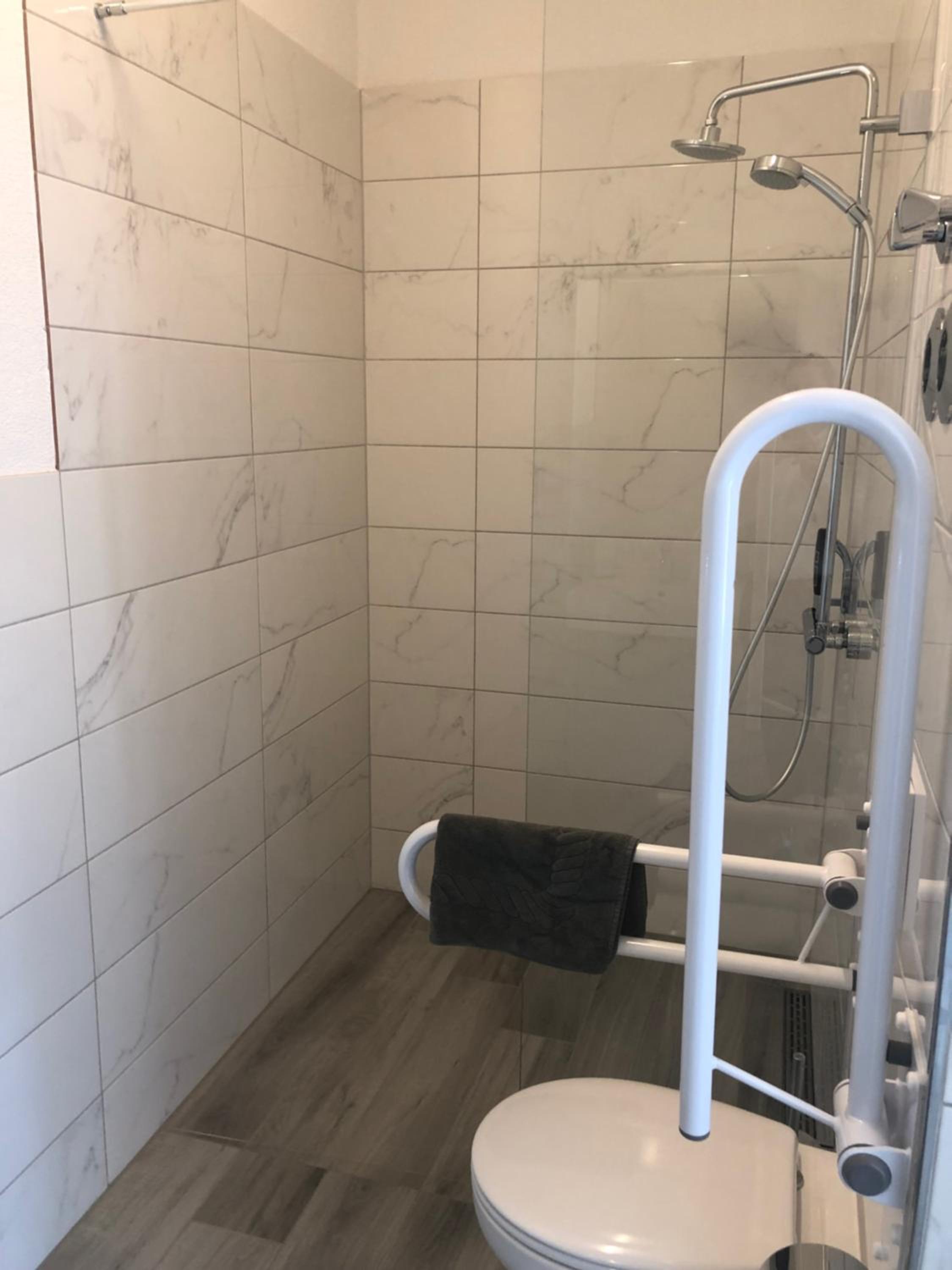 Double Room Ground Floor - Disability Access - Photo 3
