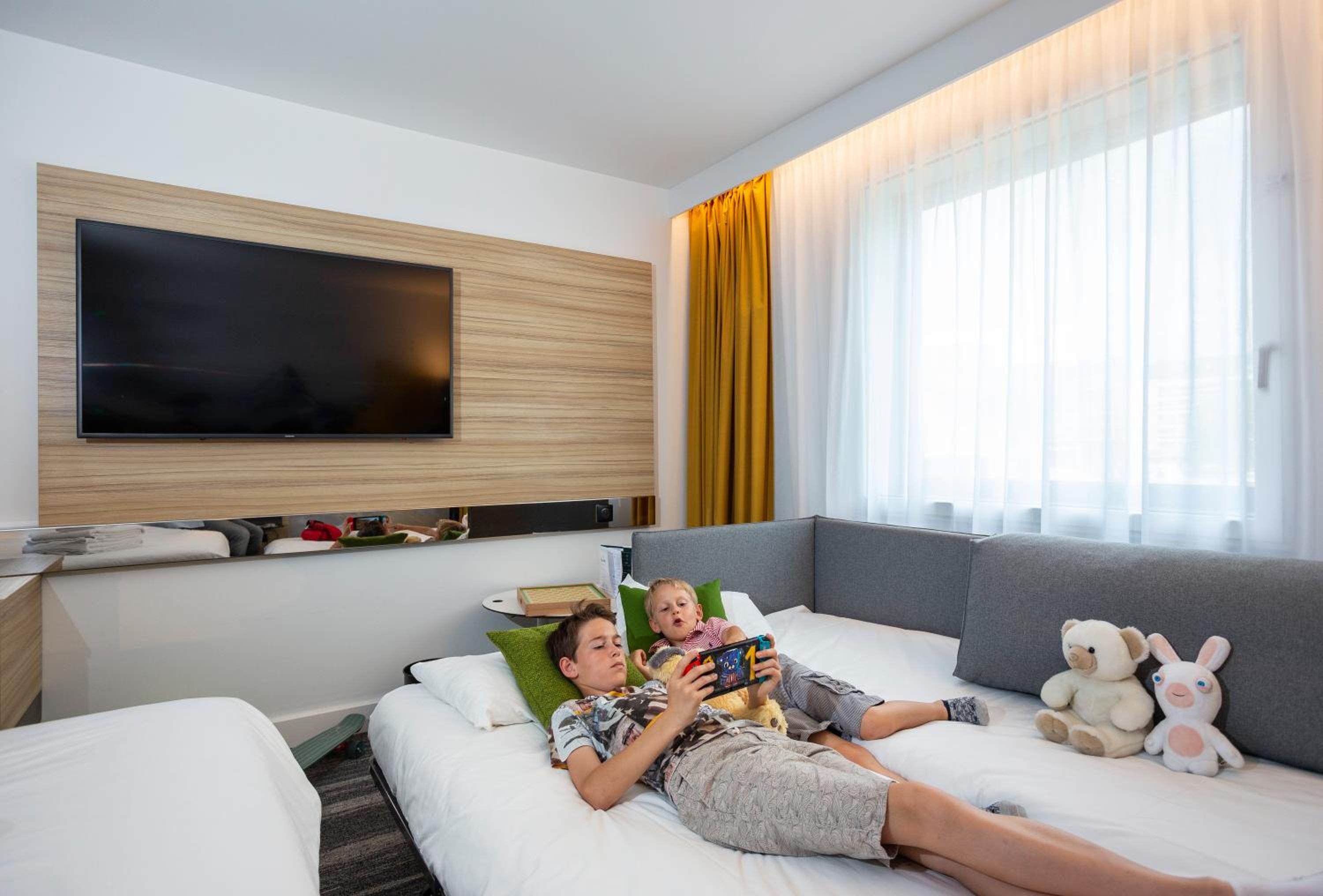 Superior Queen Room with 2 Sofas - Photo 2
