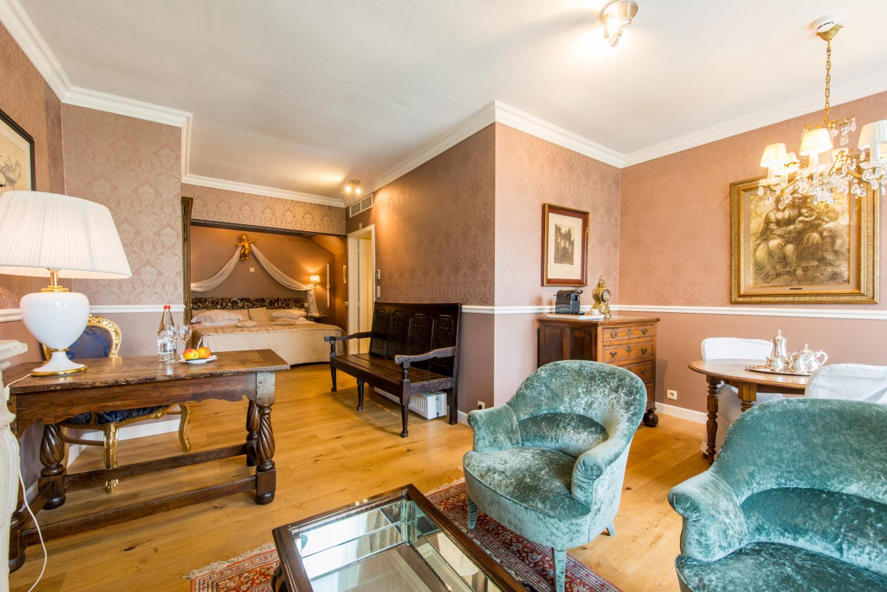 Junior Suite with Canal View - Photo 4