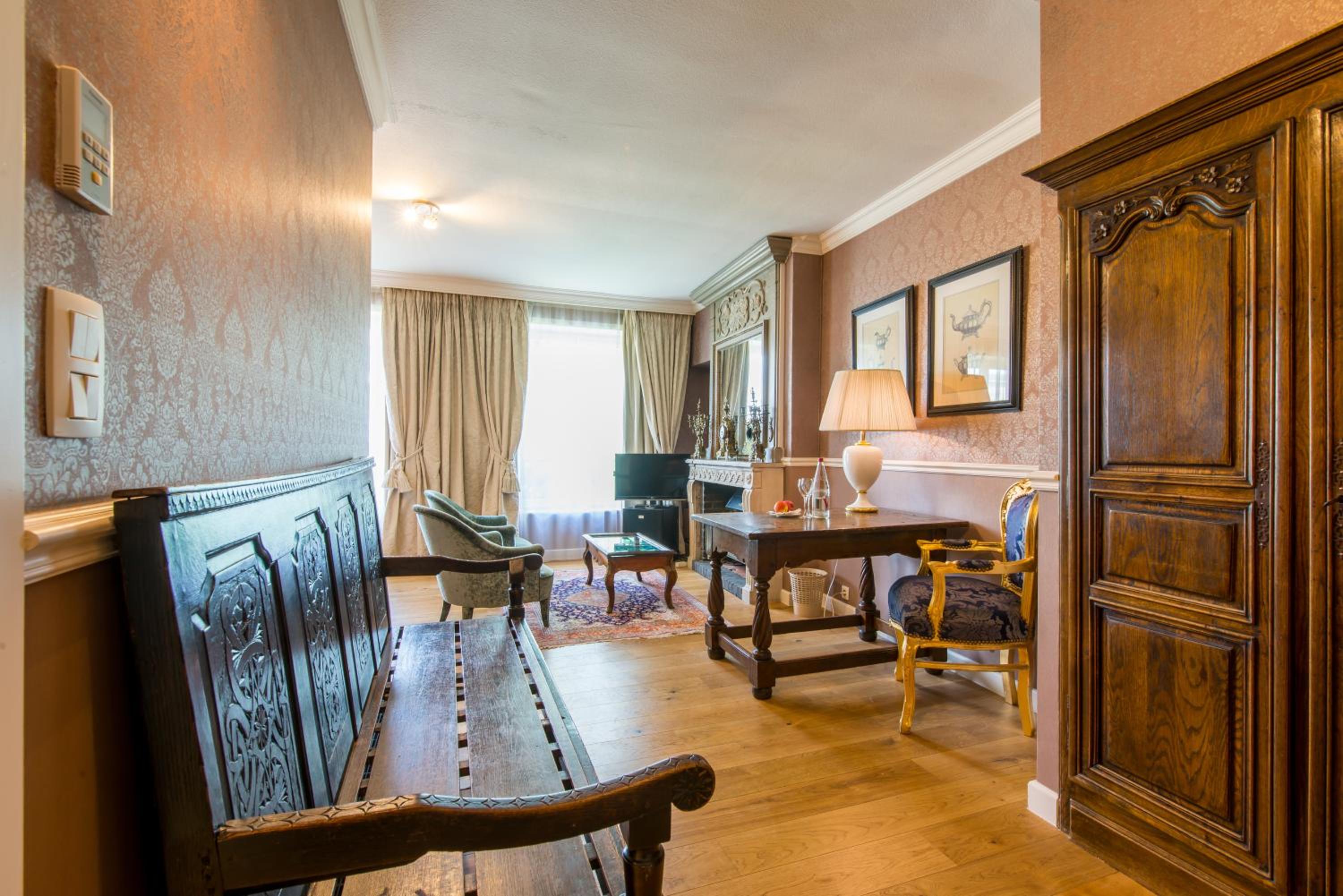 Junior Suite with Canal View - Photo 3