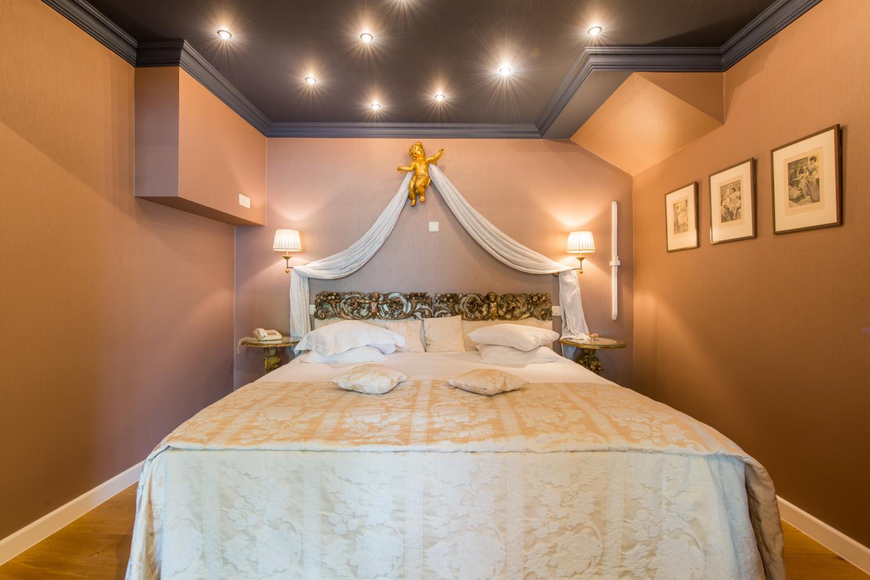 Junior Suite with Canal View - Photo 1