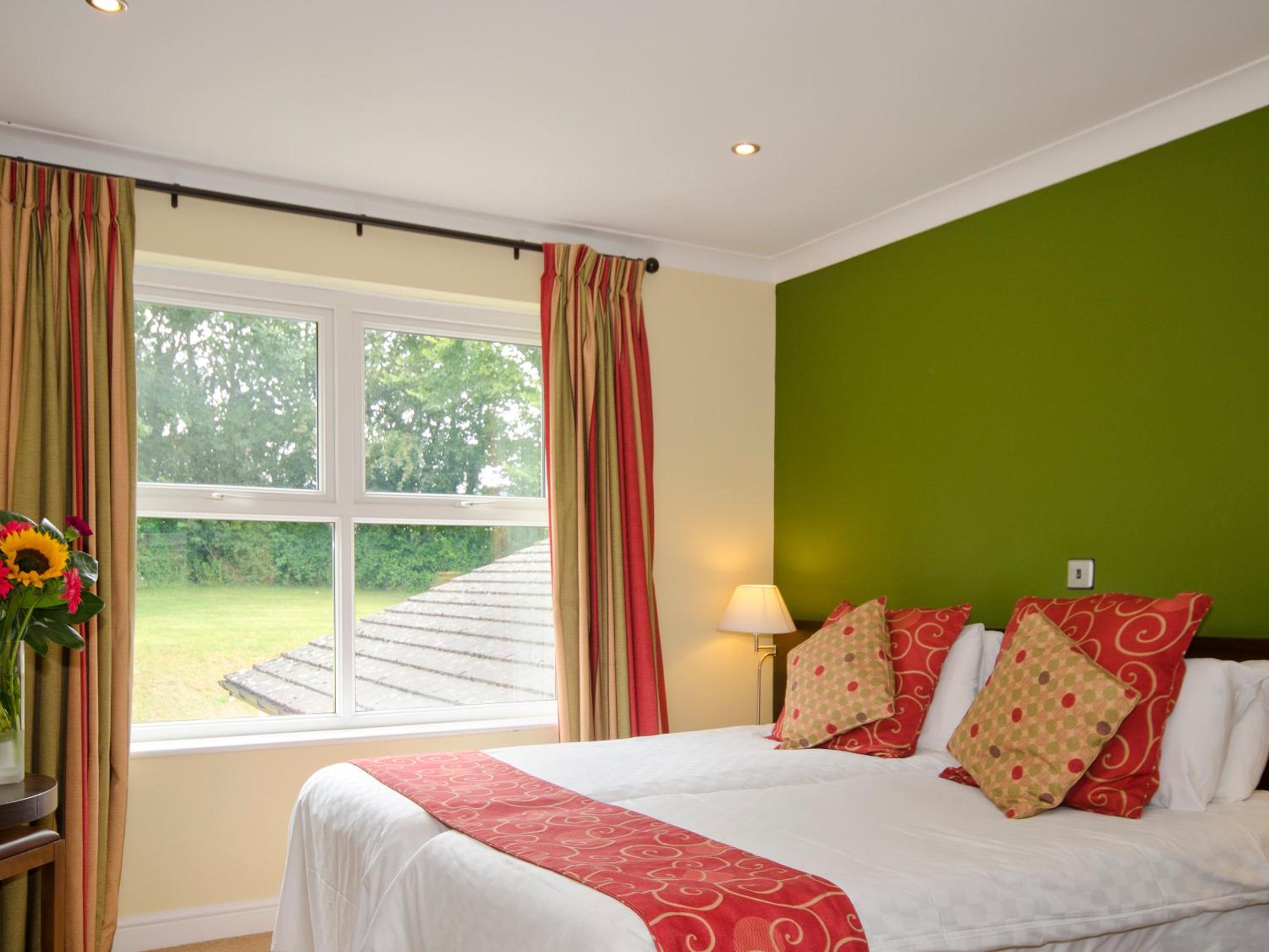 Standard Twin Room - Photo 2