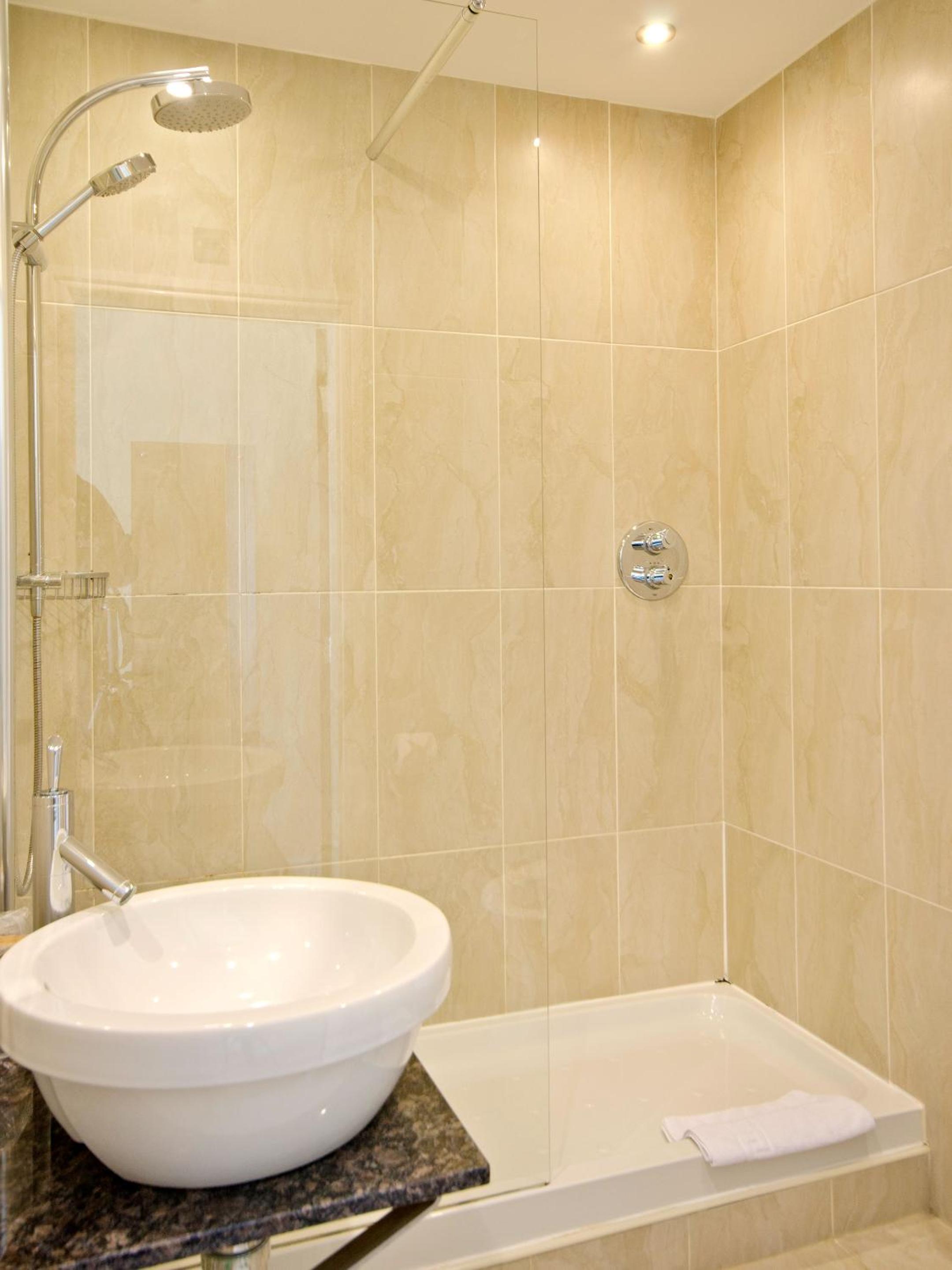 Standard Double Room - Photo 4