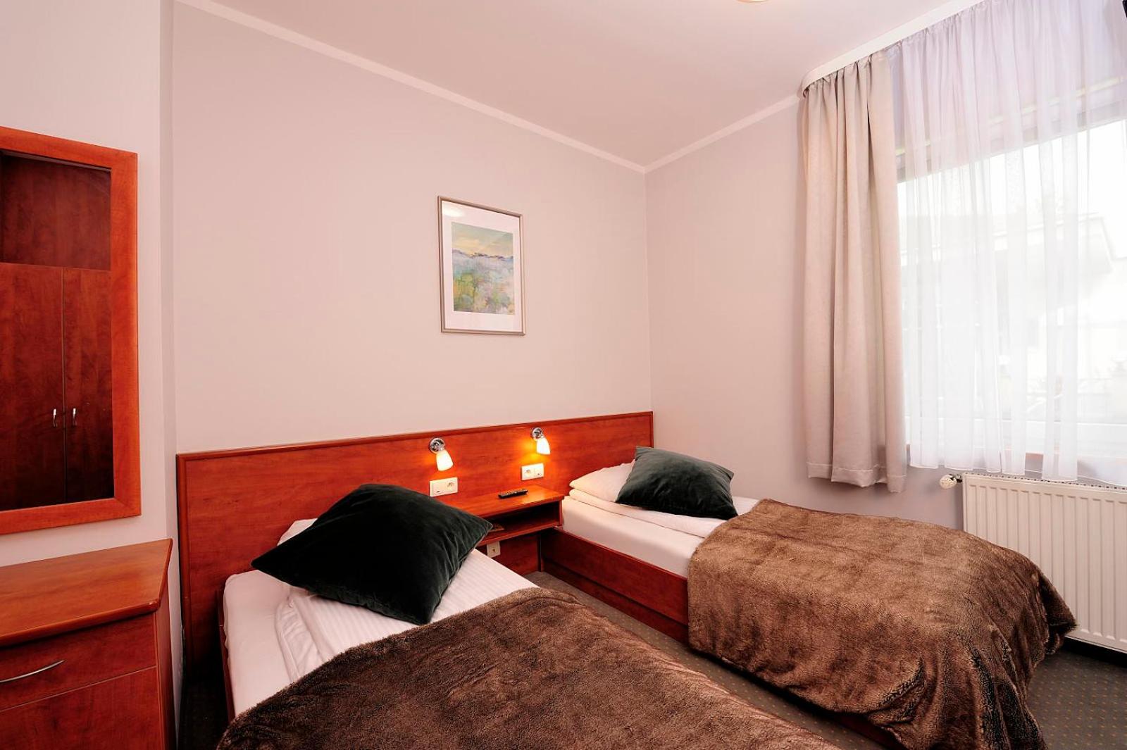 Twin Room - Photo 2