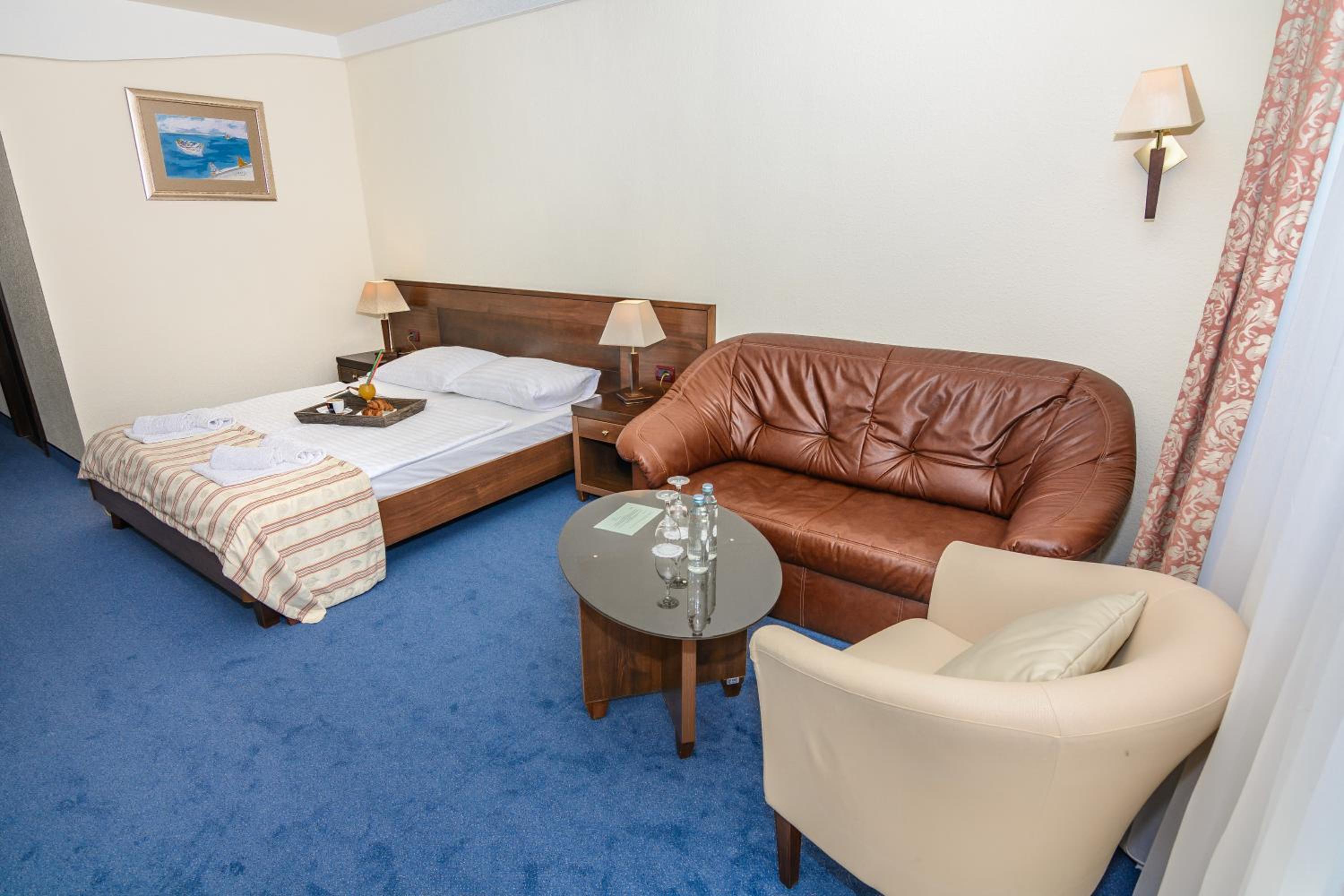 Family Room with Balcony and Sea View - Photo 9