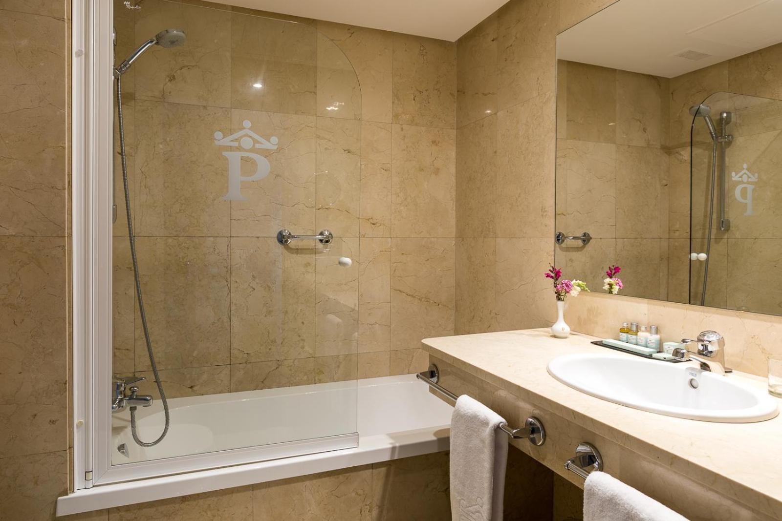 Standard Double Room - Photo 4