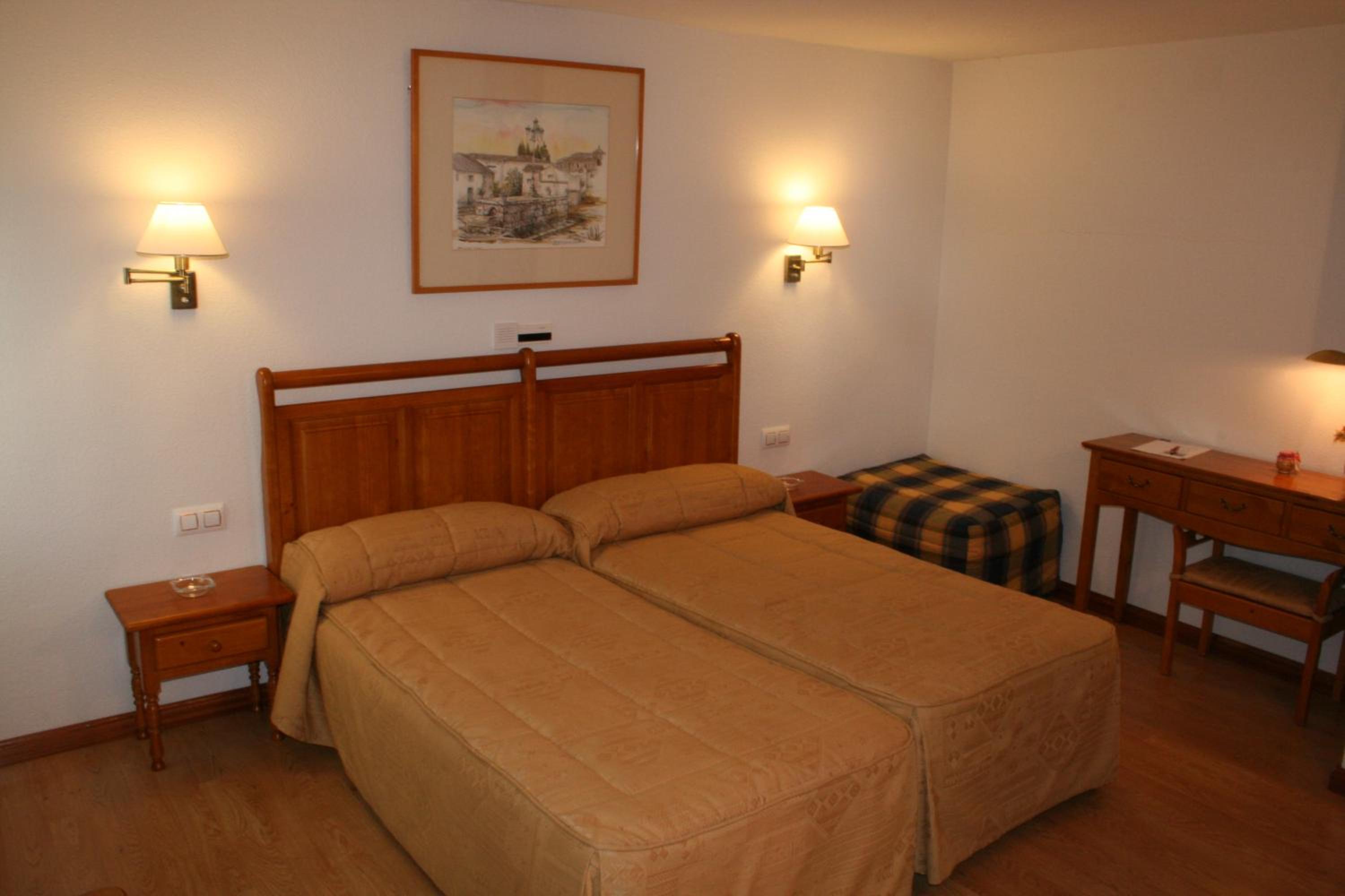 Twin Room - Photo 2