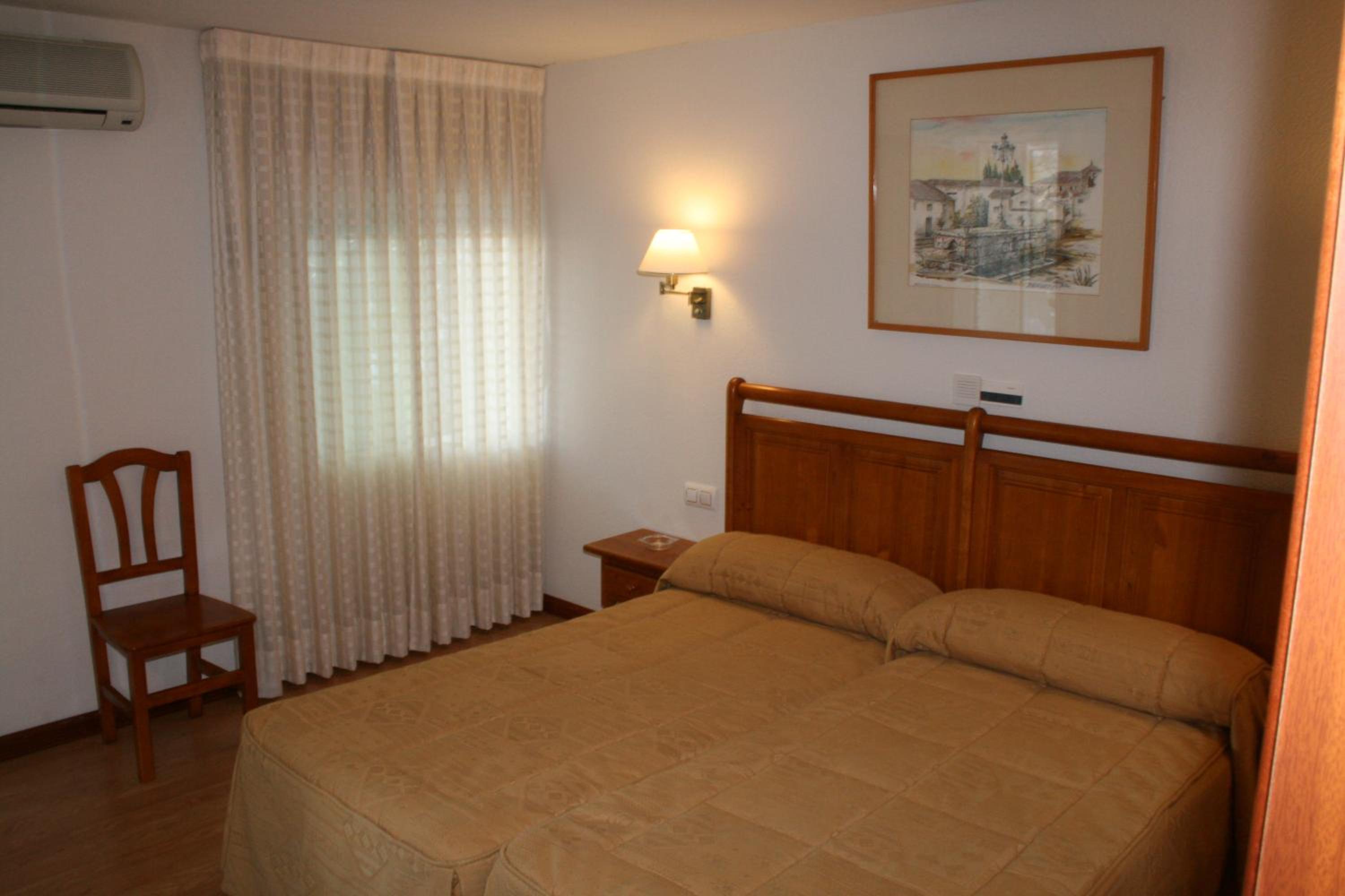 Twin Room - Photo 3