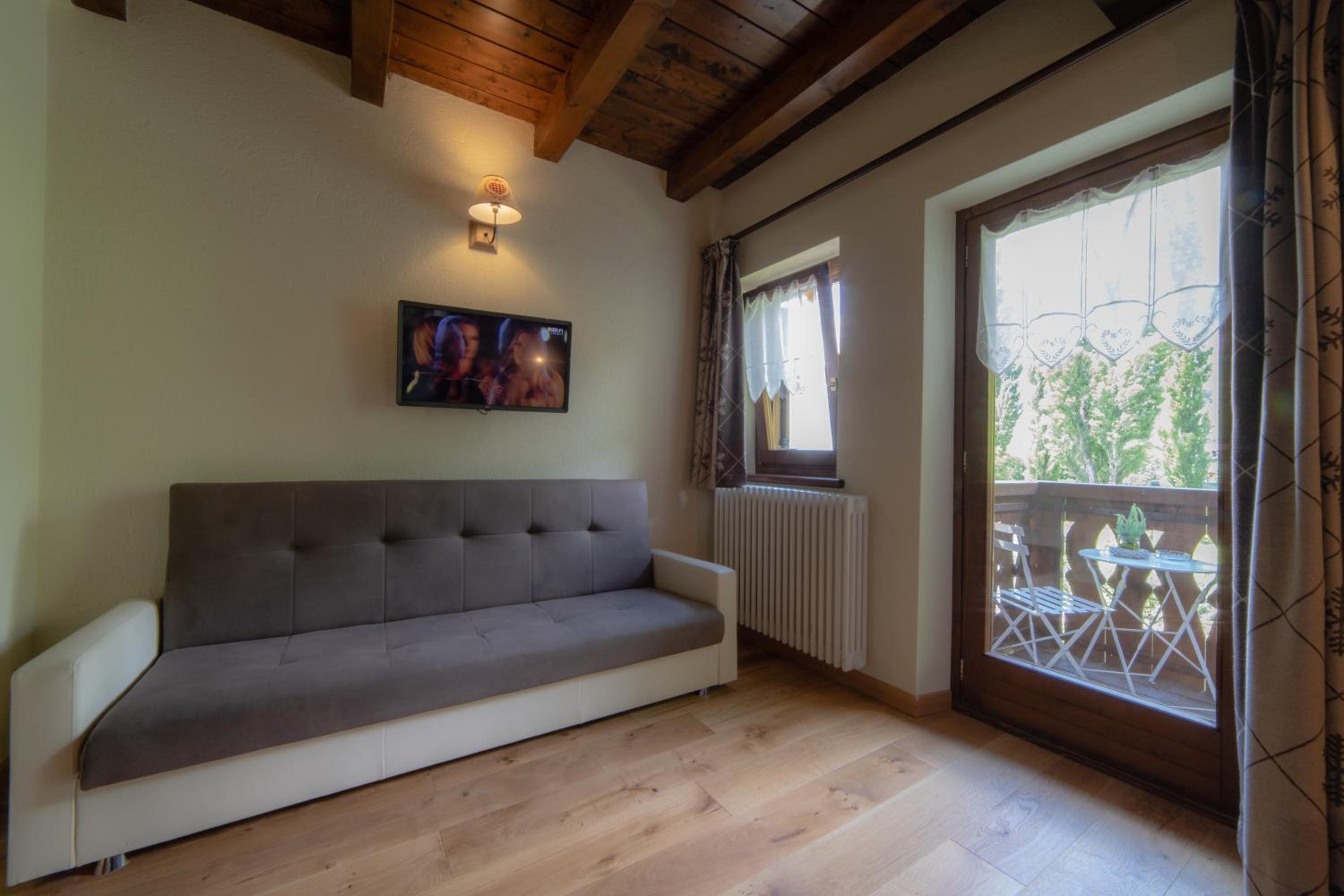Double Room - Photo 12