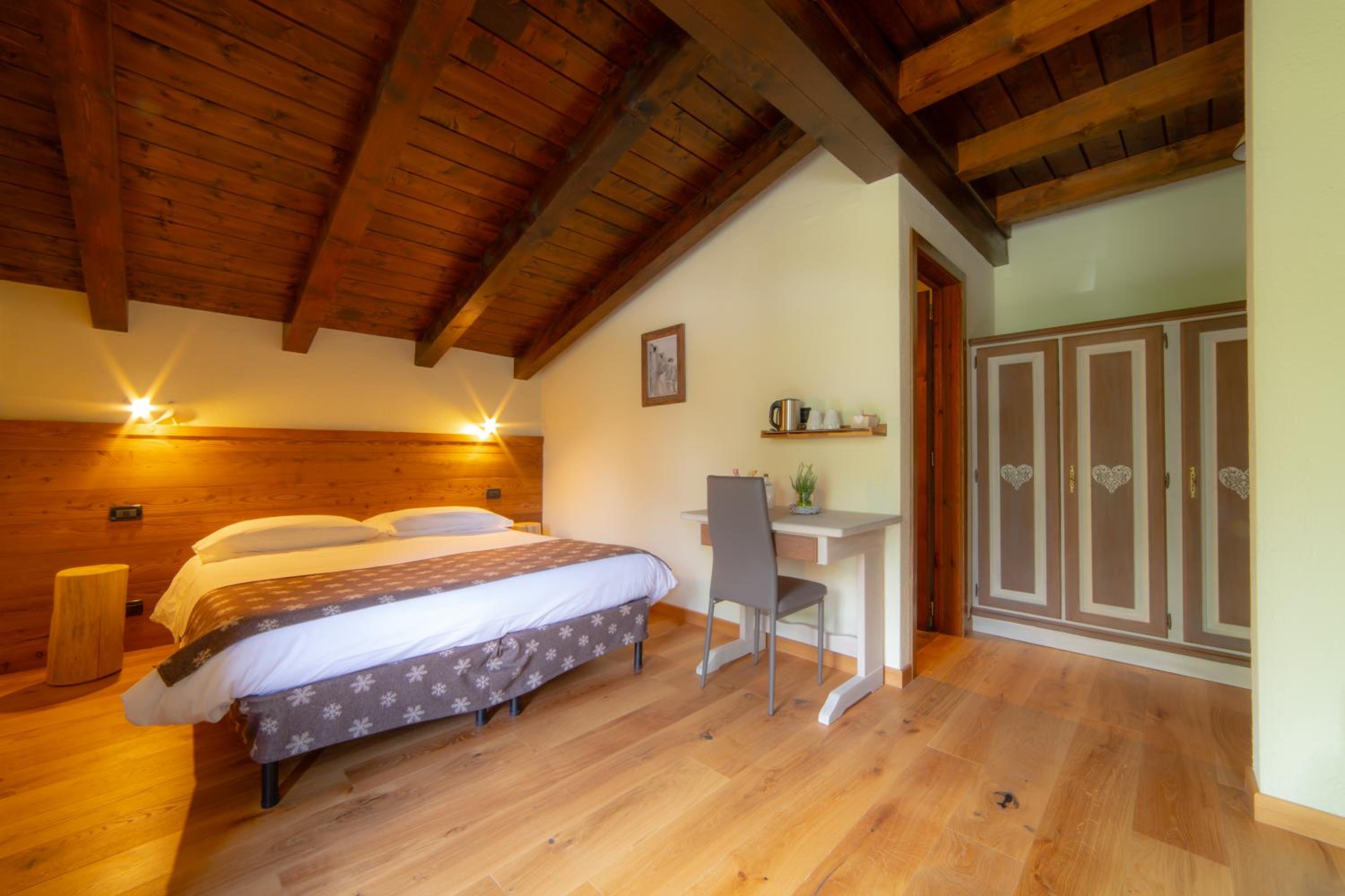 Double Room - Photo 14