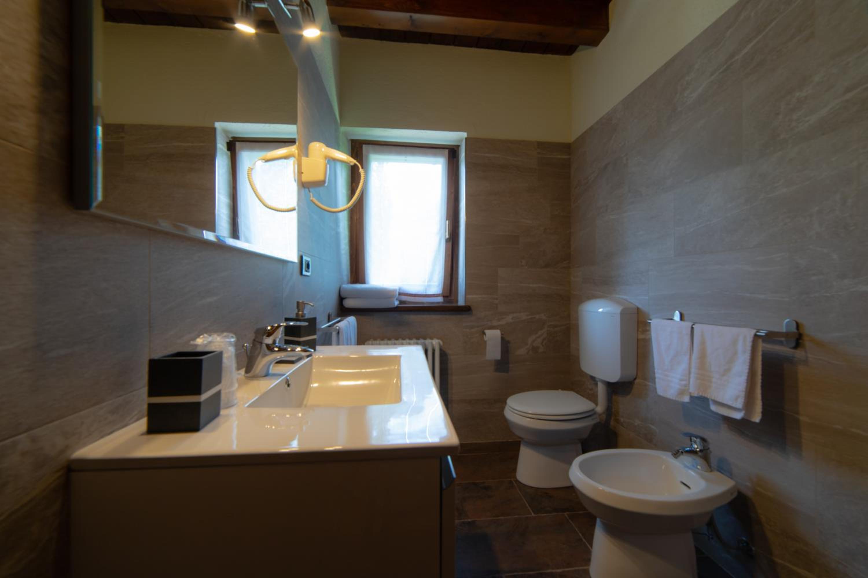 Double Room - Photo 15