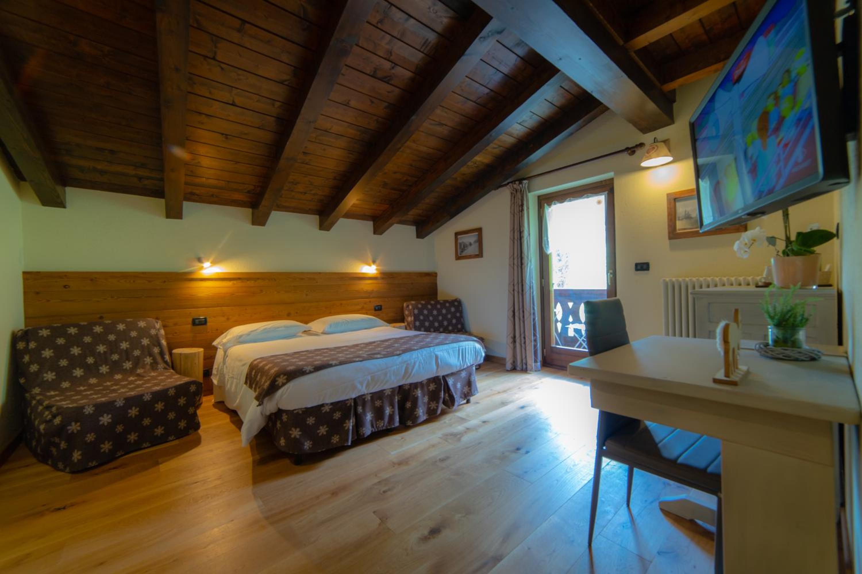 Double Room - Photo 16