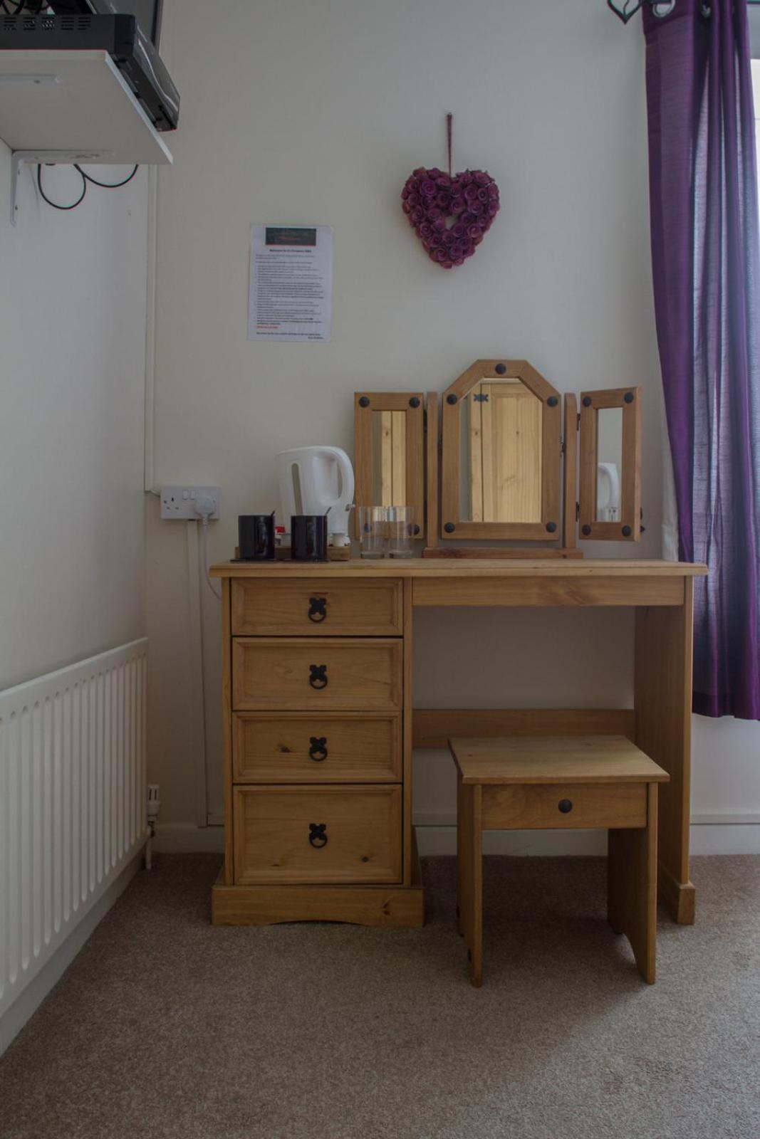 Standard Twin Room with Shared Bathroom photo 1