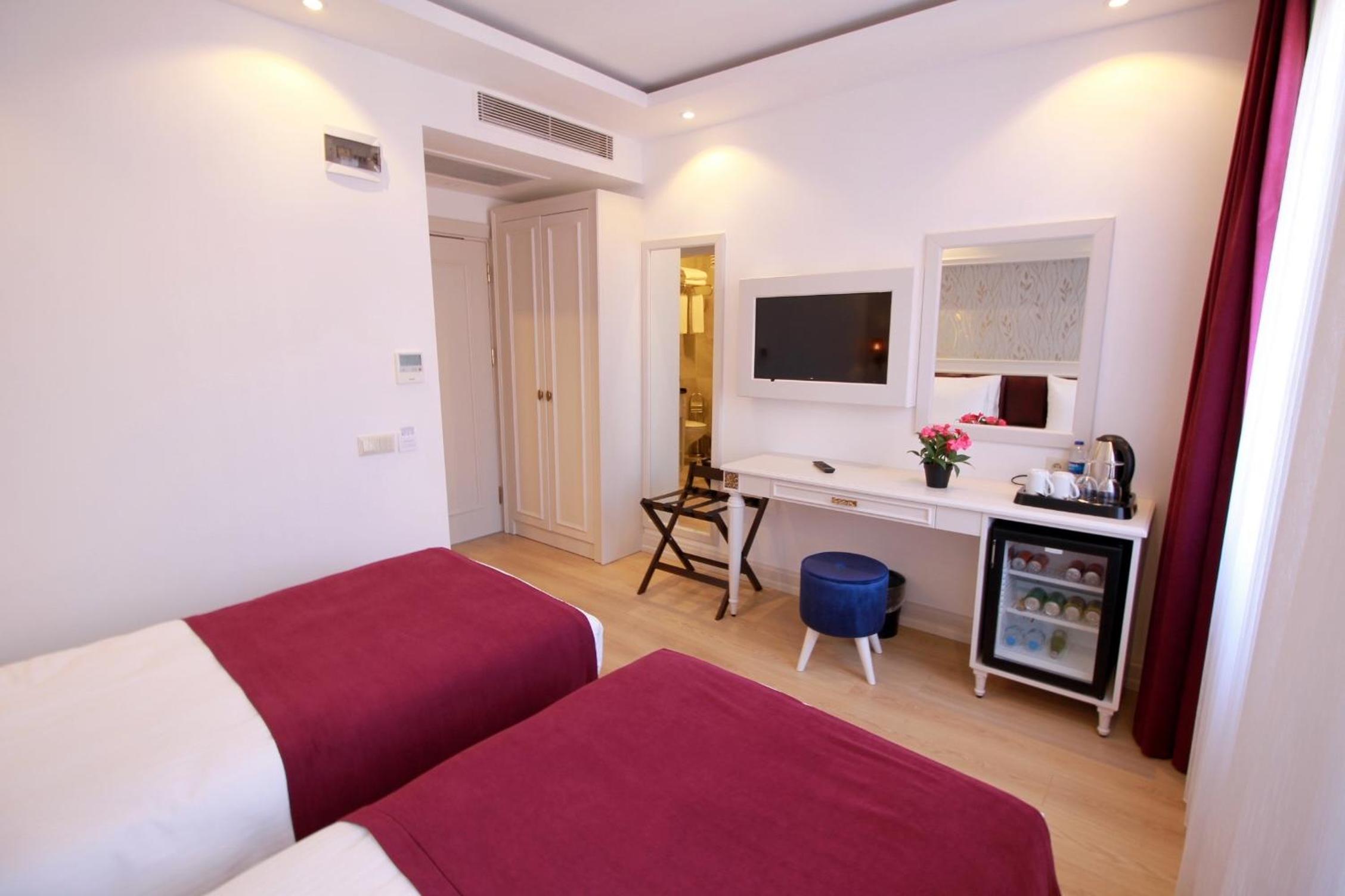Standard Twin Room photo 2