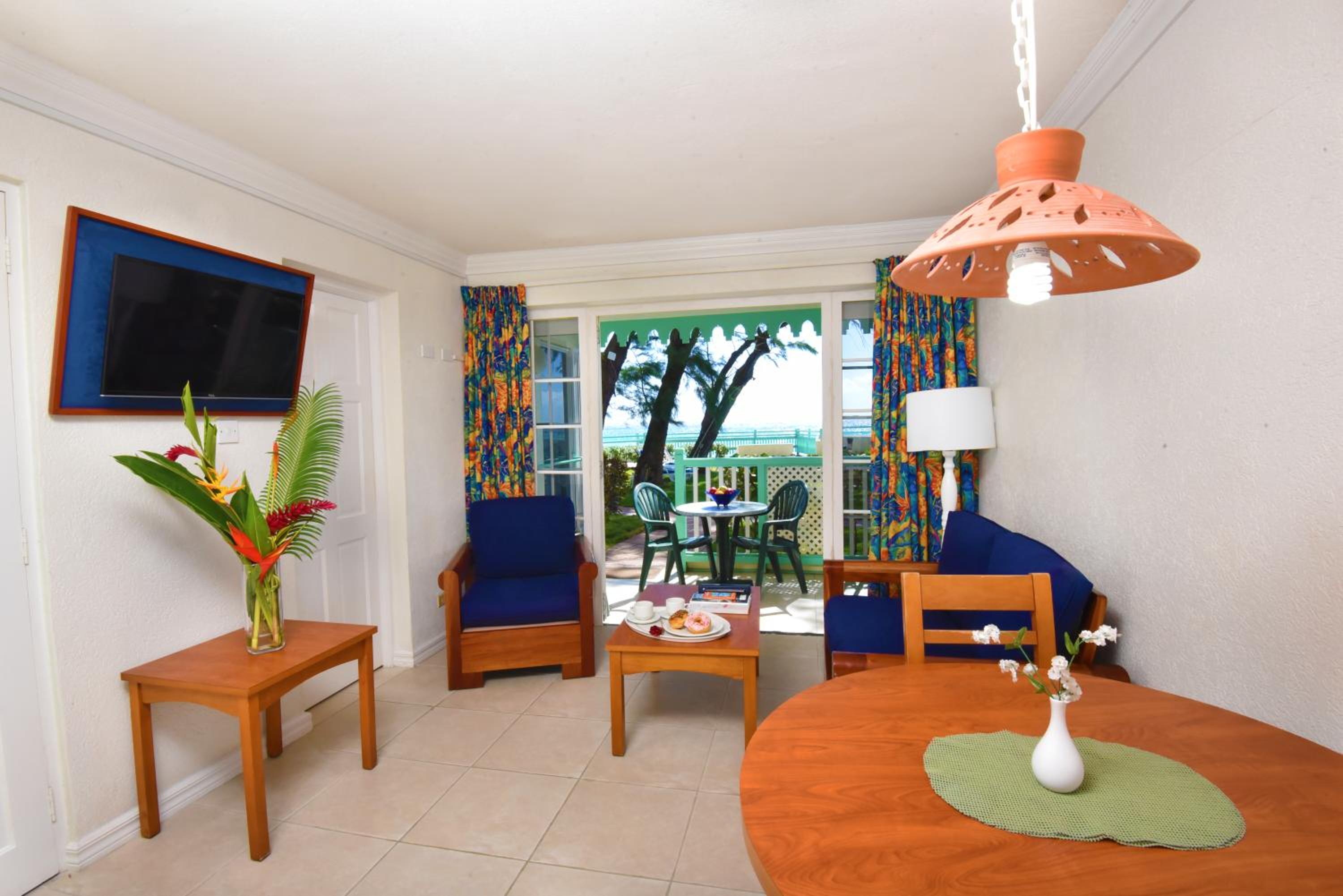 One-Bedroom Apartment - Photo 2